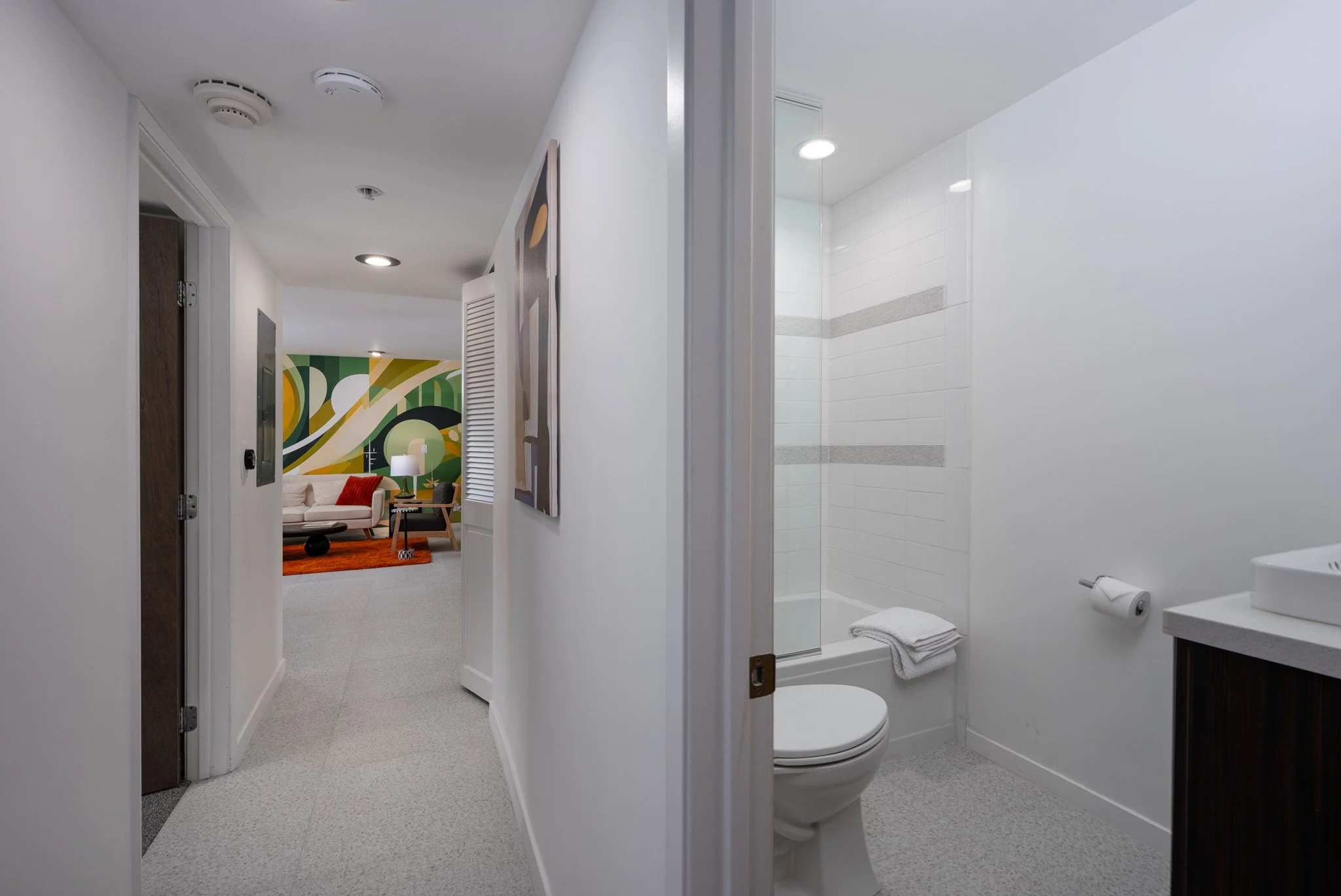 19 querencia-palms-unit-104-primary-bathroom-modern-finishes.jpg