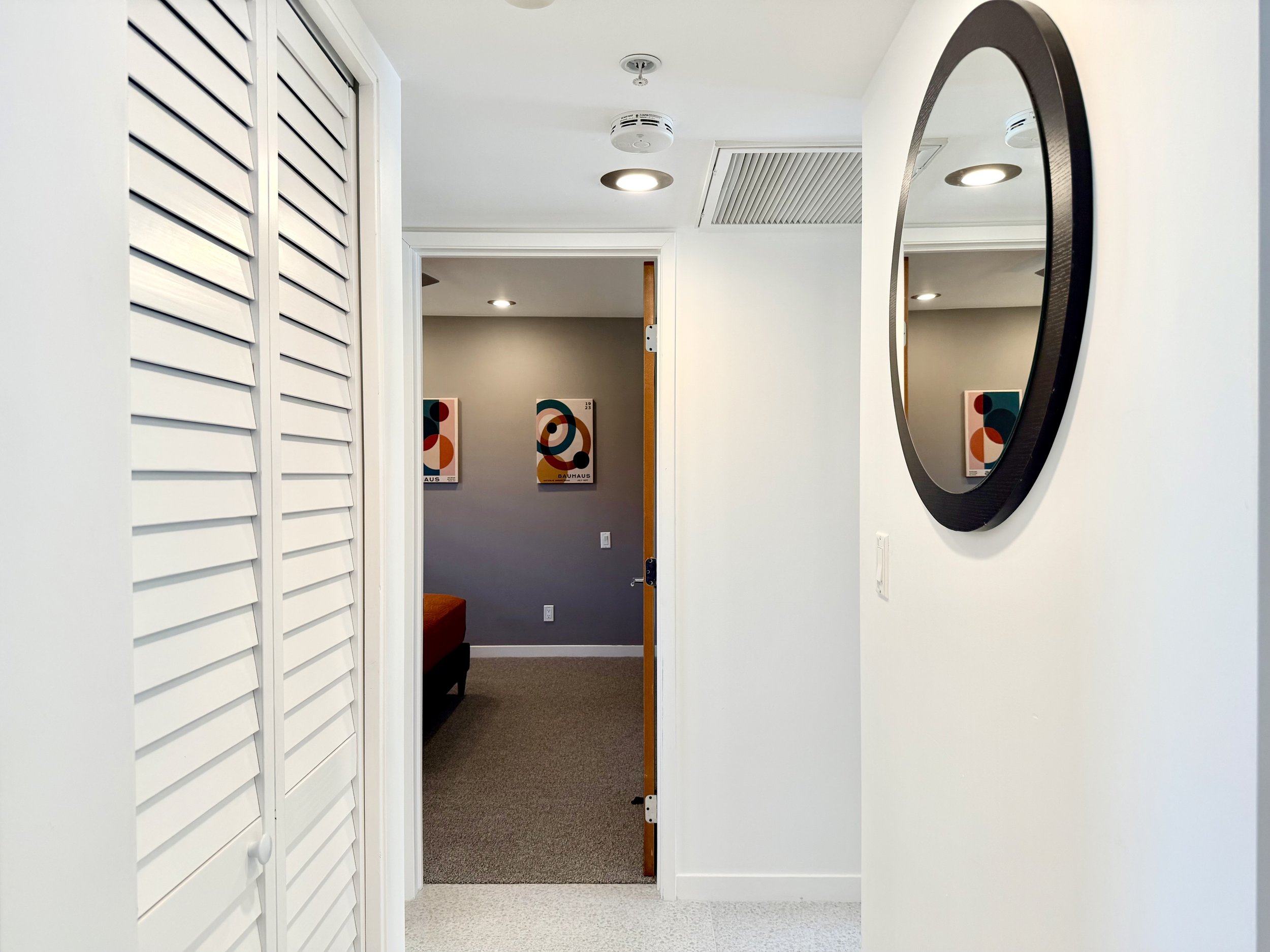 -1. guest bedroom palm springs condo.jpeg