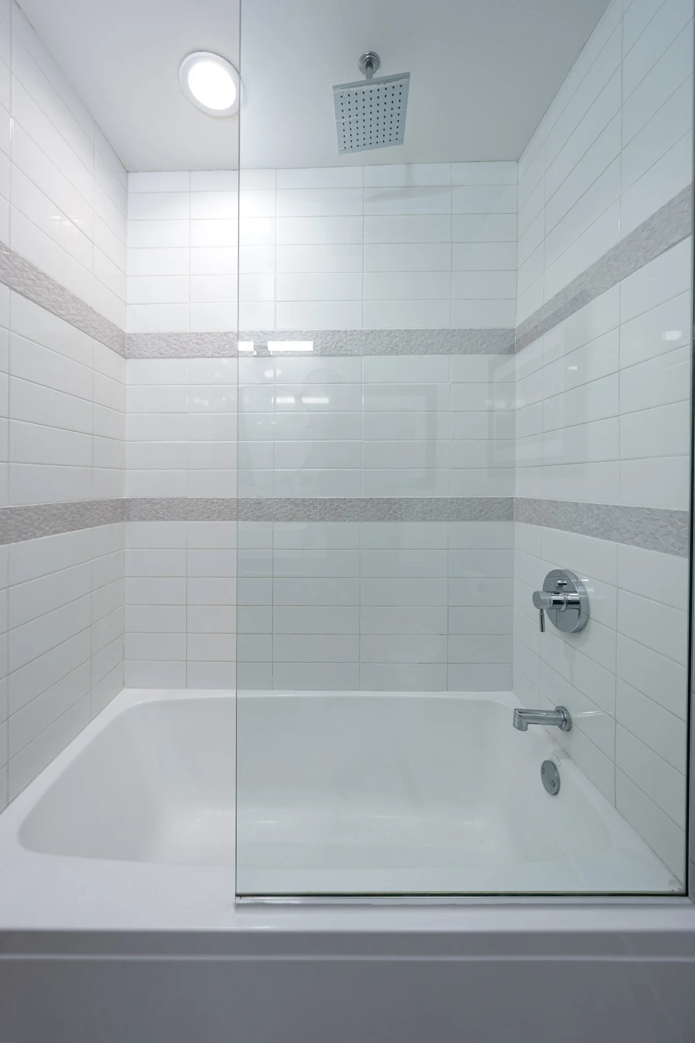 23 palm-springs-condo-walk-in-shower-querencia-palms.jpg