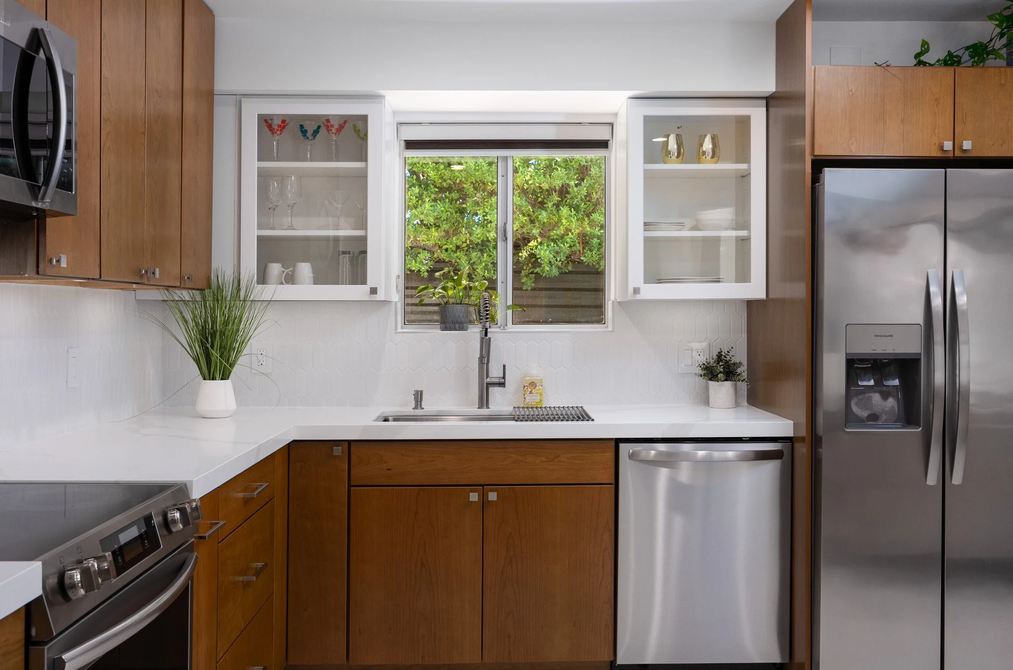 2  querencia-palms-unit-107-kitchen-02-modern-condo-kitchen-south-palm-springs-compass-real-estate.jpg