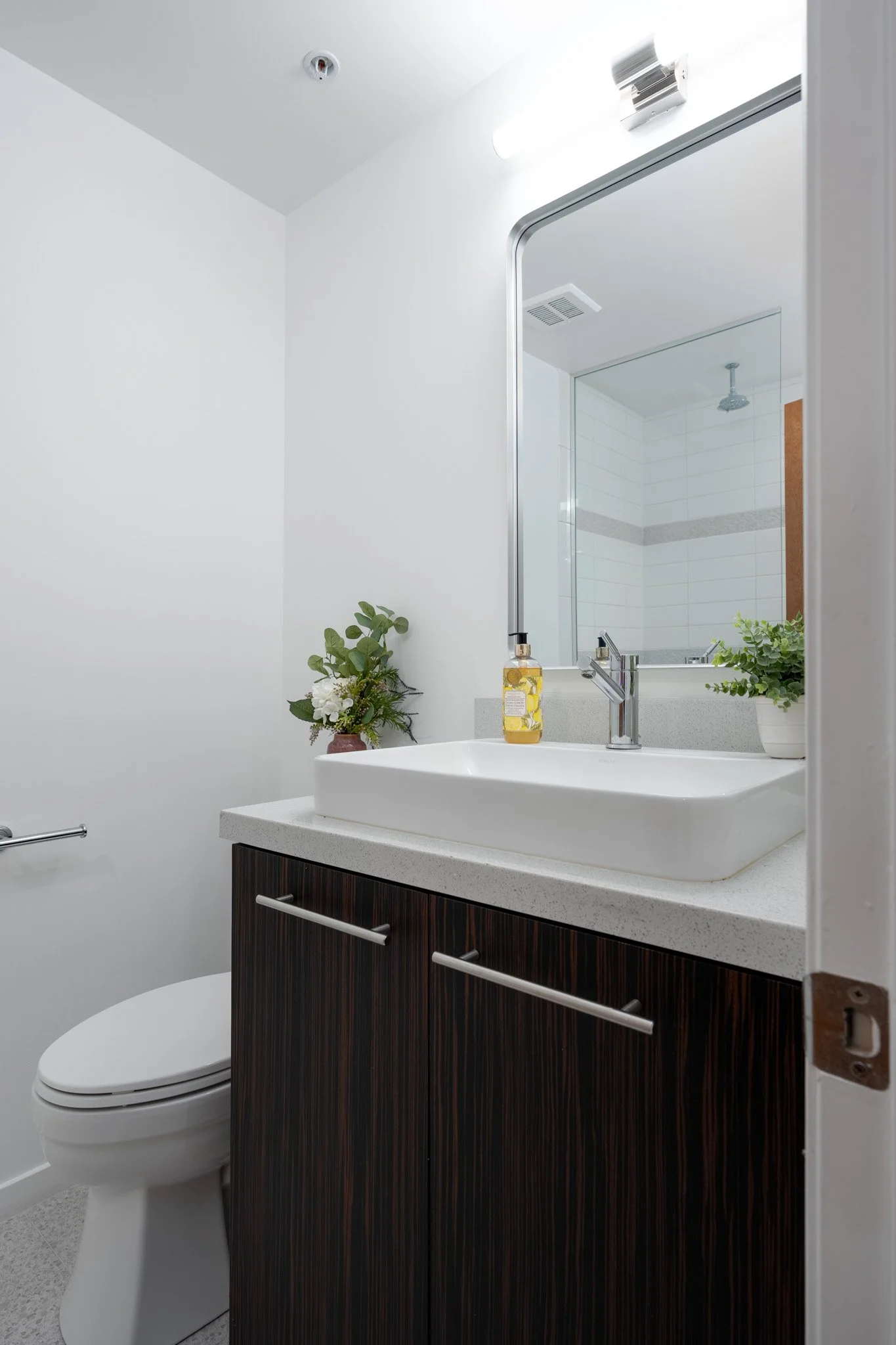 3a palm springs modern conveniences.jpg