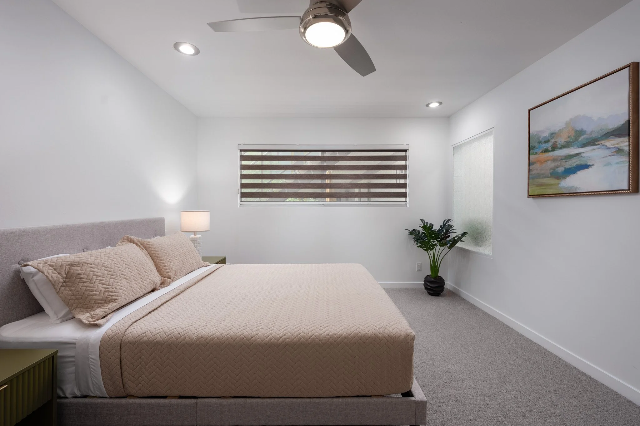 2-bedroom-palm-springs-condo-primary-bedroom-interior.jpg