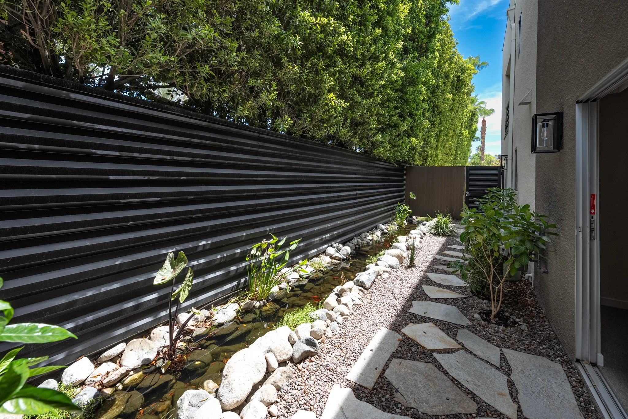 20 querencia-palms-koi-pond-patio-palm-springs.jpg
