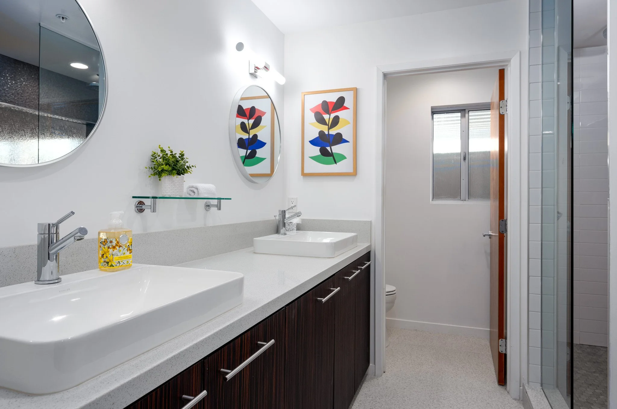 24 south-palm-springs-condo-guest-bathroom-david-weis.jpg