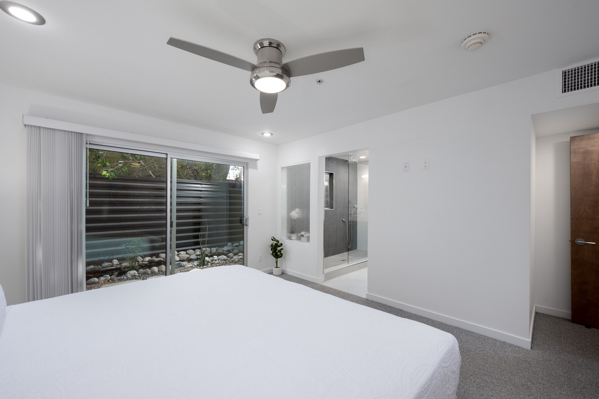 2. primary bedroom palm springs mountain viewsjpeg.jpg