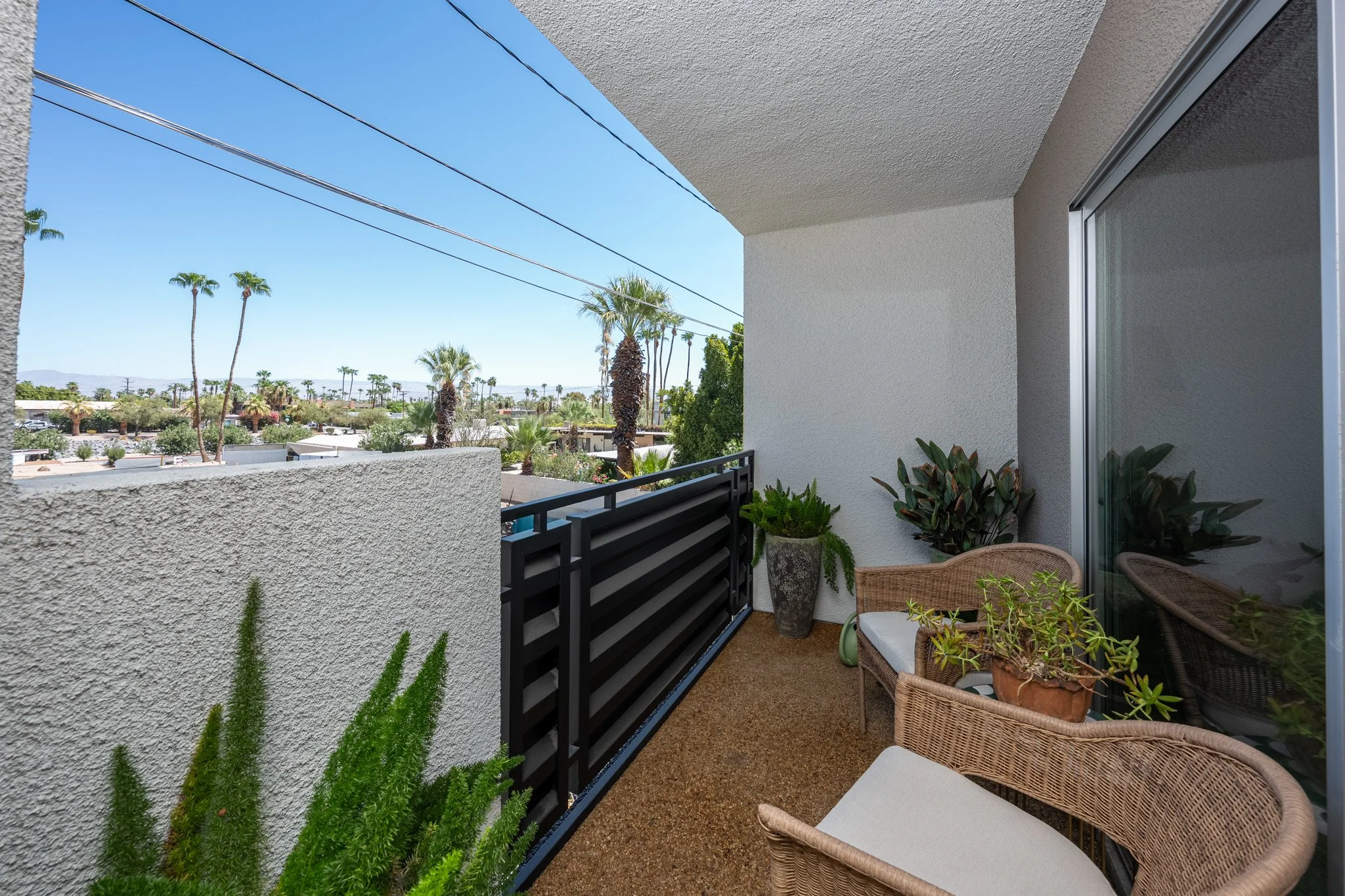 10 palm-springs-condo-mountain-views-querencia-palms-balcony.jpg