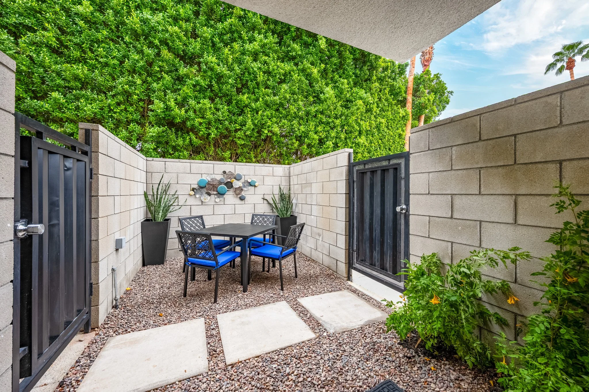 21  querencia-palms-unit-107-exterior-04-modern-desert-condo-near-downtown-palm-springs-palm-springs-realtor.jpg