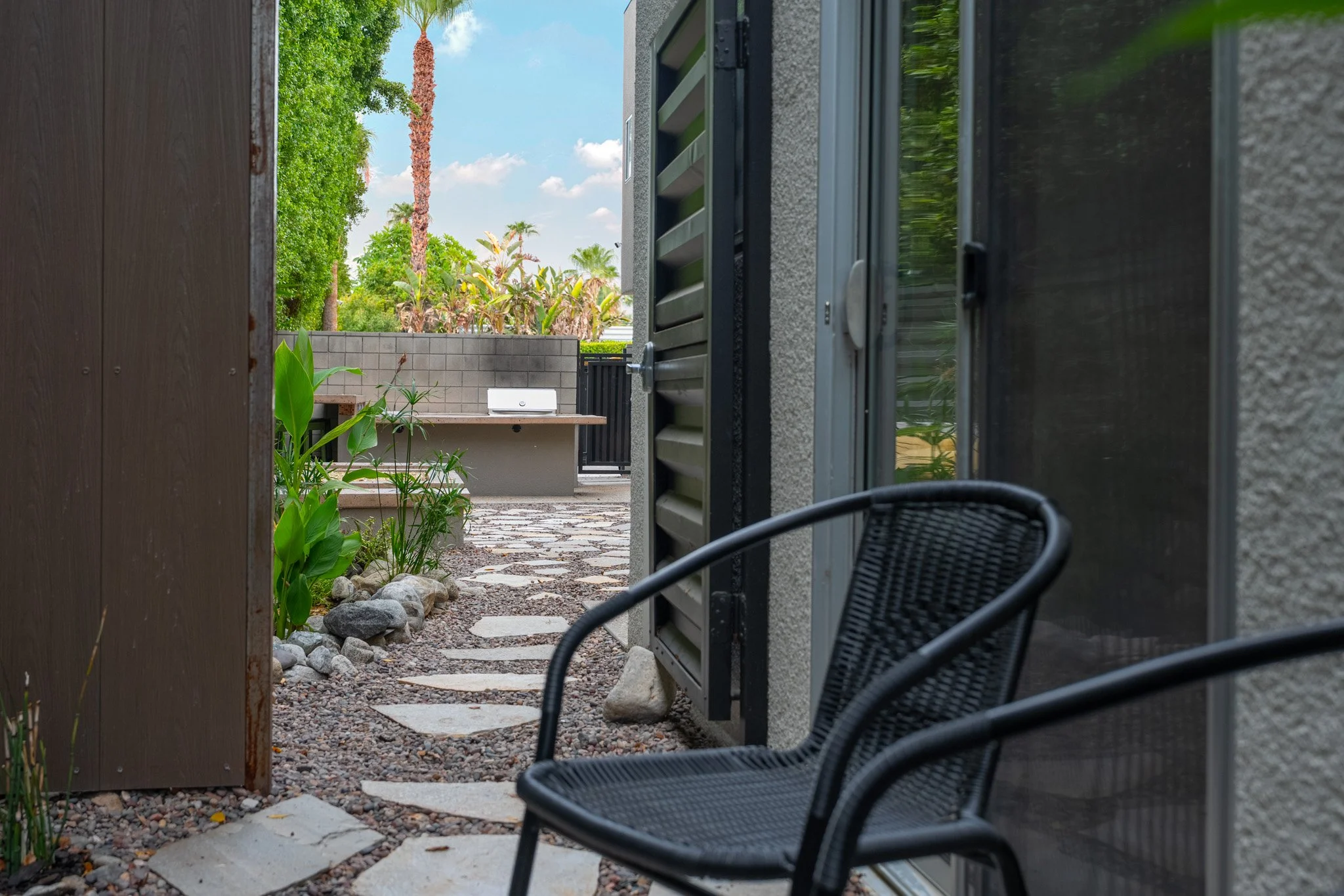 23b private-outdoor-patio-koi-pond-palm-springs-2-bedroom.jpg