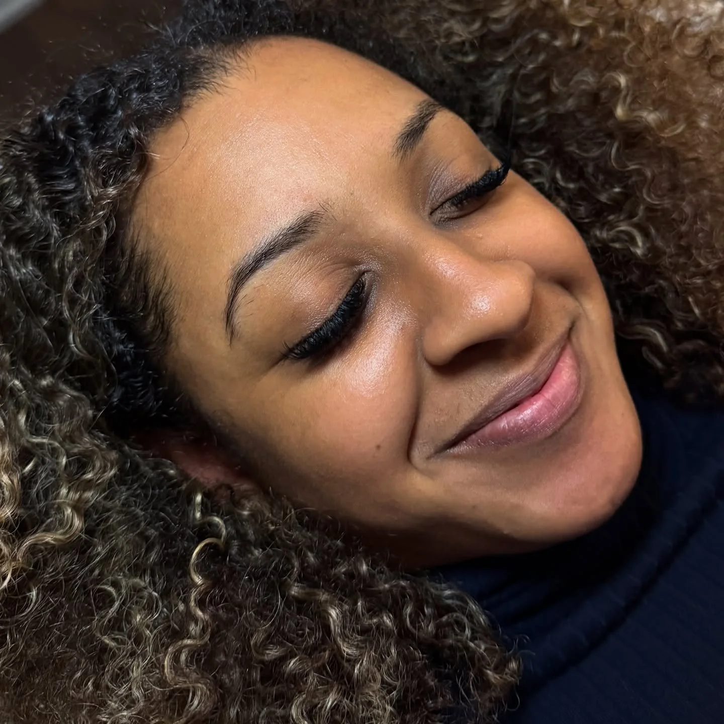 Before ➡️ After Brow Transformation 😏

A brow wax &amp; tint can change everything!! Clean, defined and full &mdash; exactly what she wanted

My client loves a bold brow look and we gave her what she wanted.. just look at her at her concert 😍

#ʙʀᴏ