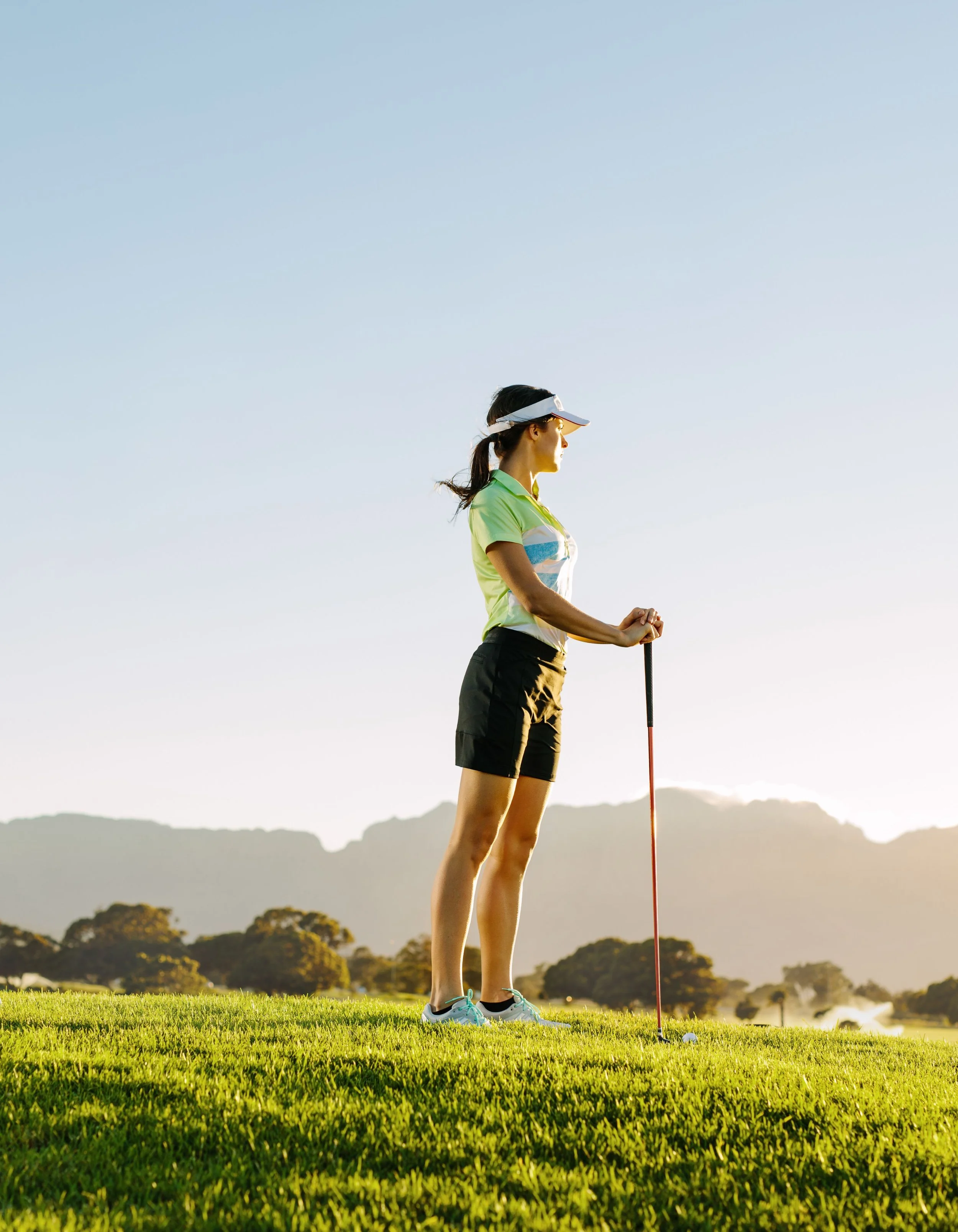 Woman enjoying a round of golf after vestibular neuritis treatment in London, Ontario
