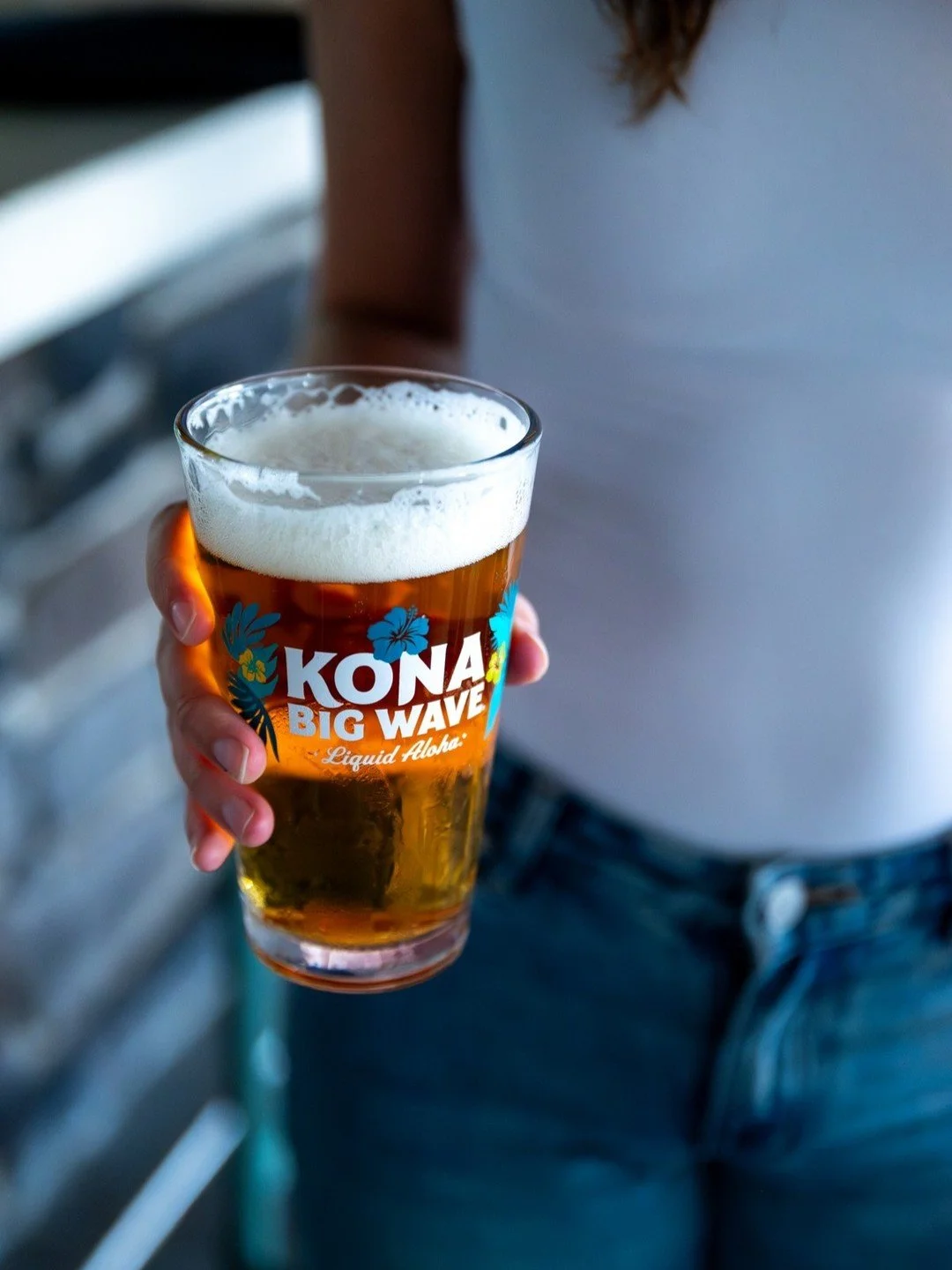 Halloween’s going tropical! ๐๐บ
Head to Tavola on October 31 at 6 PM for the Kona Big Wave Hawaiian Halloween Party featuring drink specials, custom hat printing, live music, and plenty of island vibes!