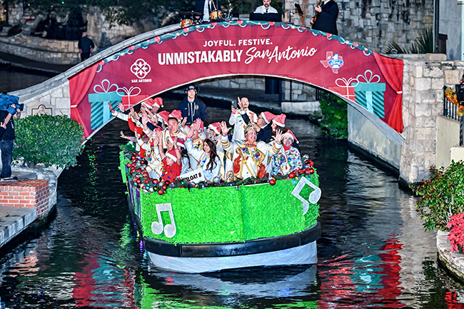 WEB_FordHolidayRiverParade.png