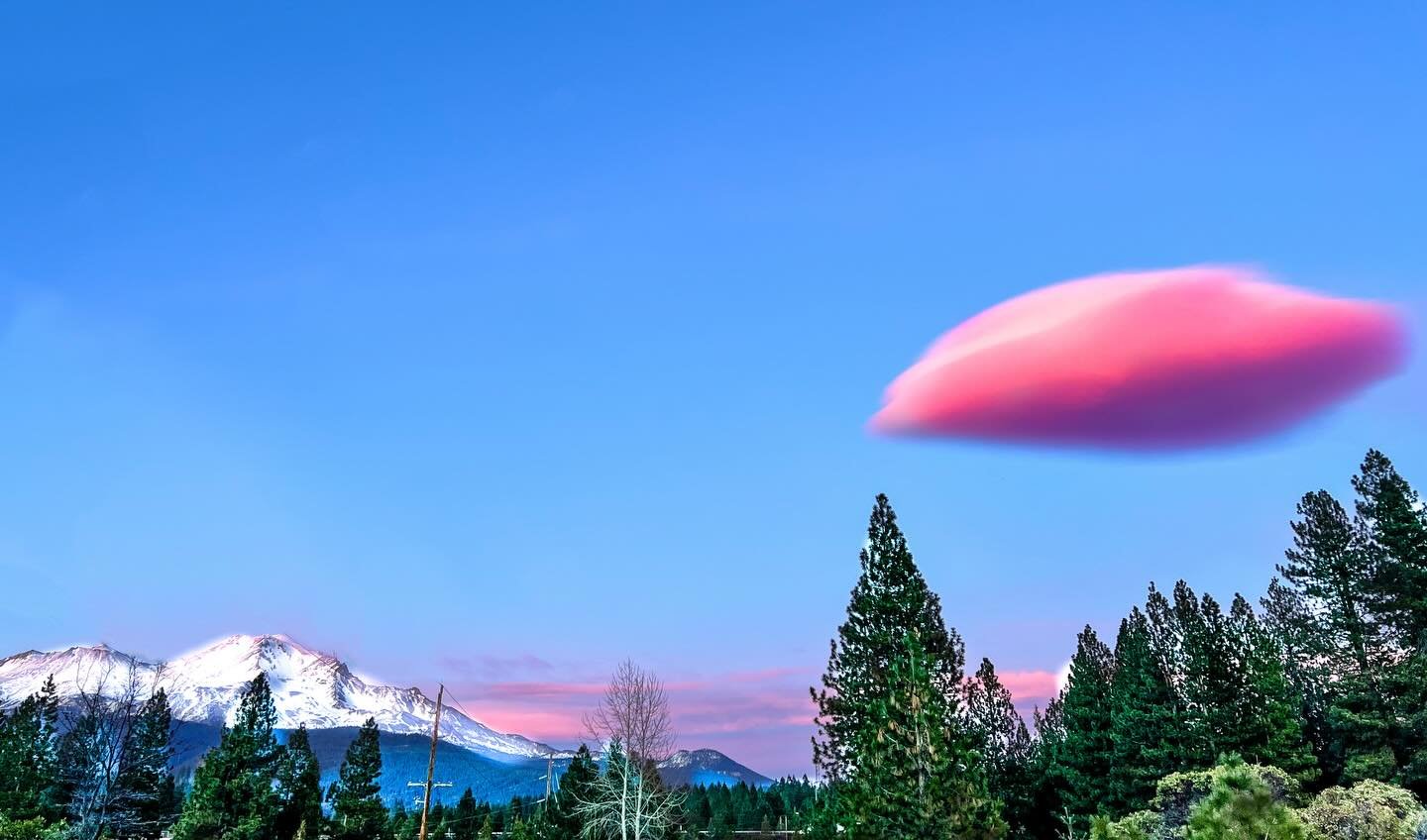 Feel into the image of Mt Shasta and the Venusian lightship within this pink frequency of permanent love | 

Receive this love <>

The Sacred Rays of God audio activations are now available | all emerged from The Ascended Masters Hearts and my 