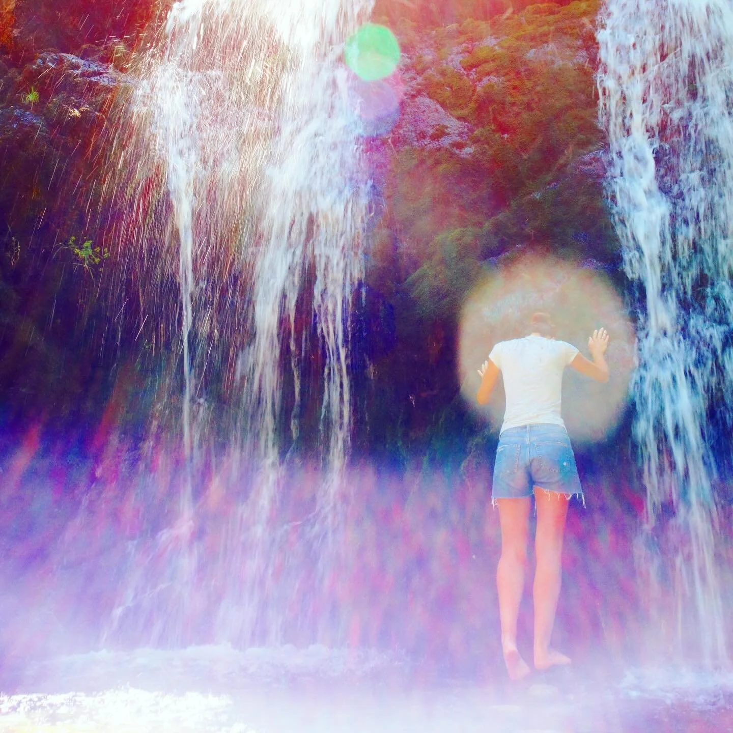 We are light inside of light realms
Eternity flows through the photons
Between stars into you
Beloved starseeds and light bearers,
Mount Shasta opens her new sacred portals once again, inviting us into the multidimensional spaces where Heaven and Ear