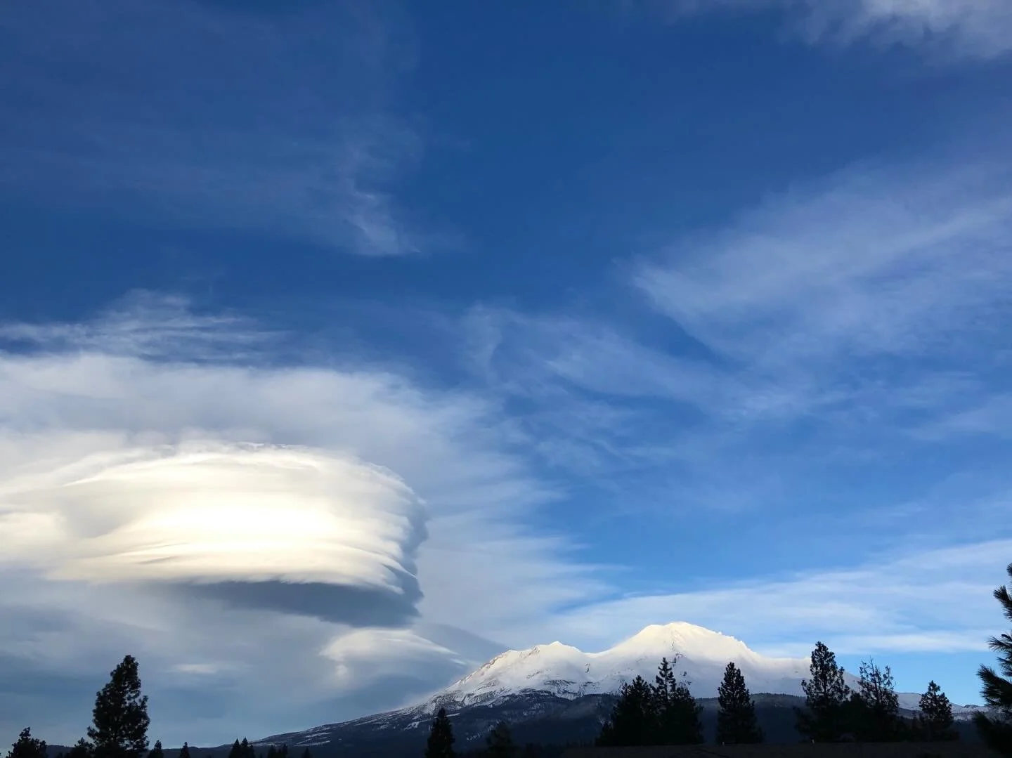 Star Family &mdash;
Today, the Golden City stirs.
Inside Mount Shasta, Shambala &mdash; the eternal city of God-light anchored by Sanat Kumara eighteen million years ago &mdash; is radiating. The Ascended Masters are gathered within her golden halls.