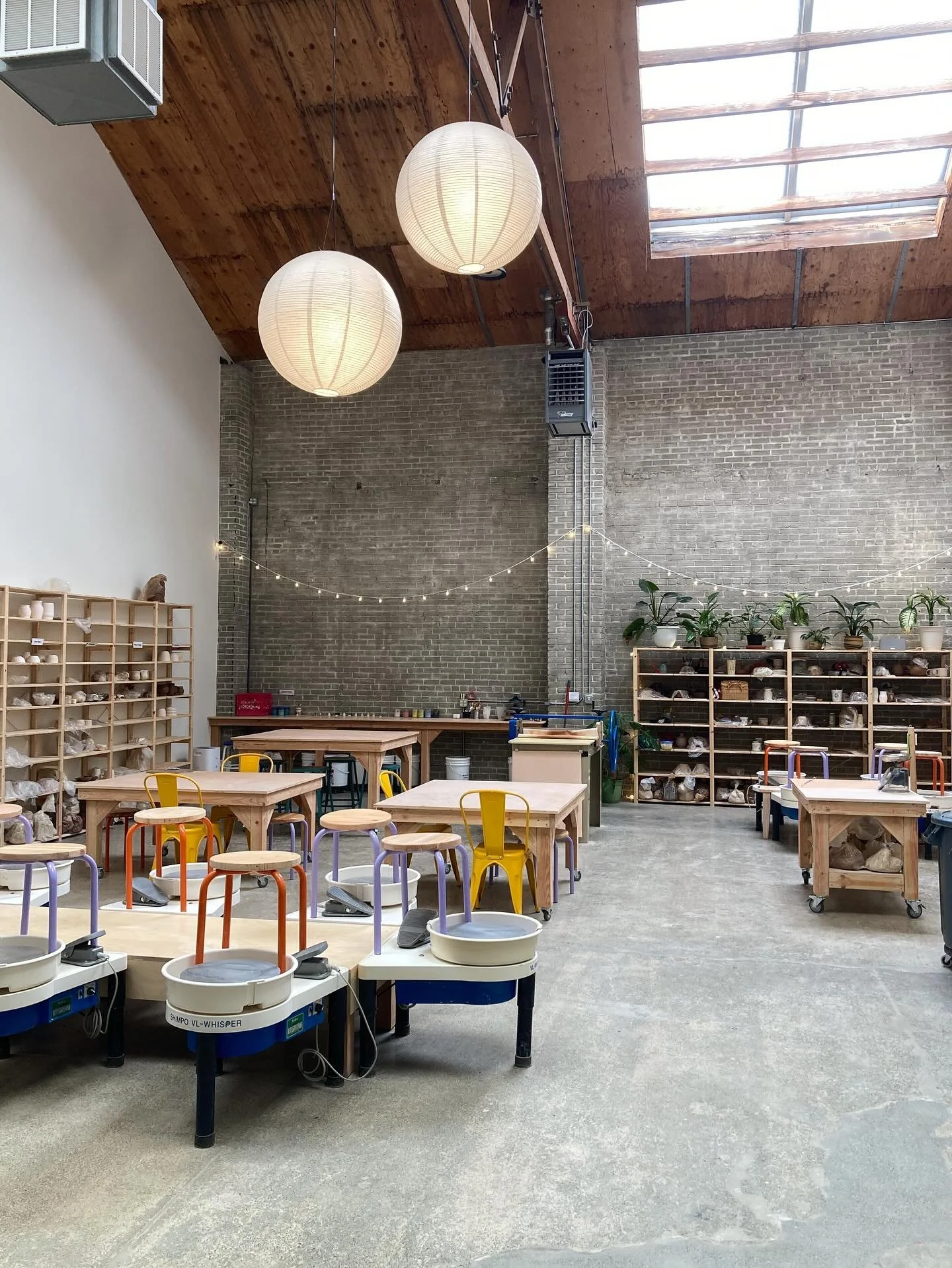 still a few spots in our next 6-week session! come take a class with us 🌞

pictured: studio looking lovely in the afternoon light