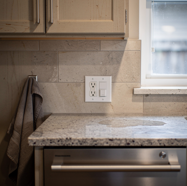 Half the Outlets in Your House Are Dead? Do This