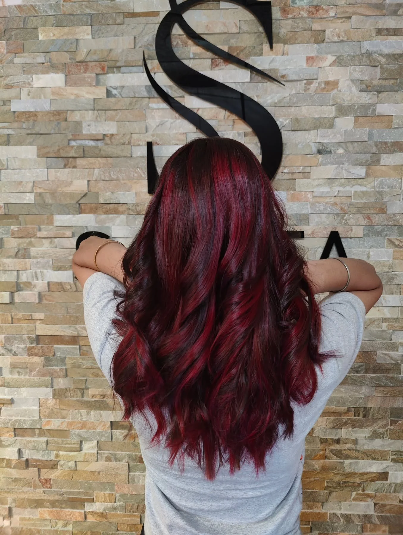 A little lift goes a long way. These
balayage without bleach hit just right. #saritasalonnspa #haircaretips #highlights #hairstyles #londonontario #explore