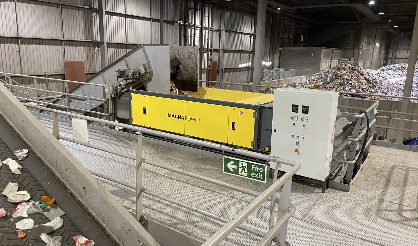 ECS-1000-sorting-dry-recyclables-1440x850.jpg