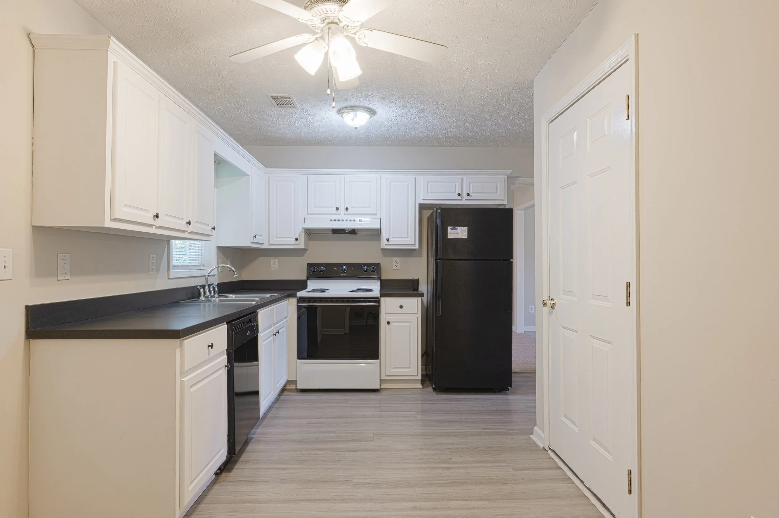 kitchen_3.jpg