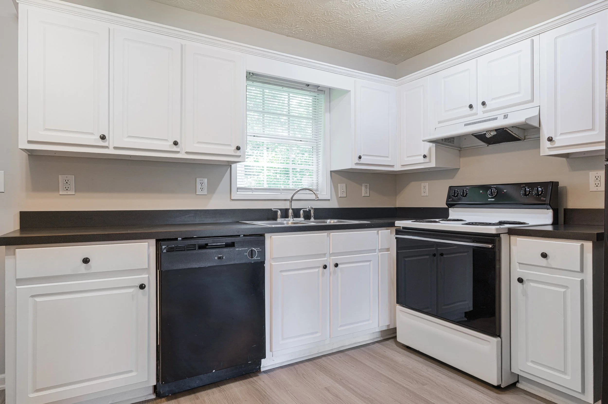 kitchen_2.jpg