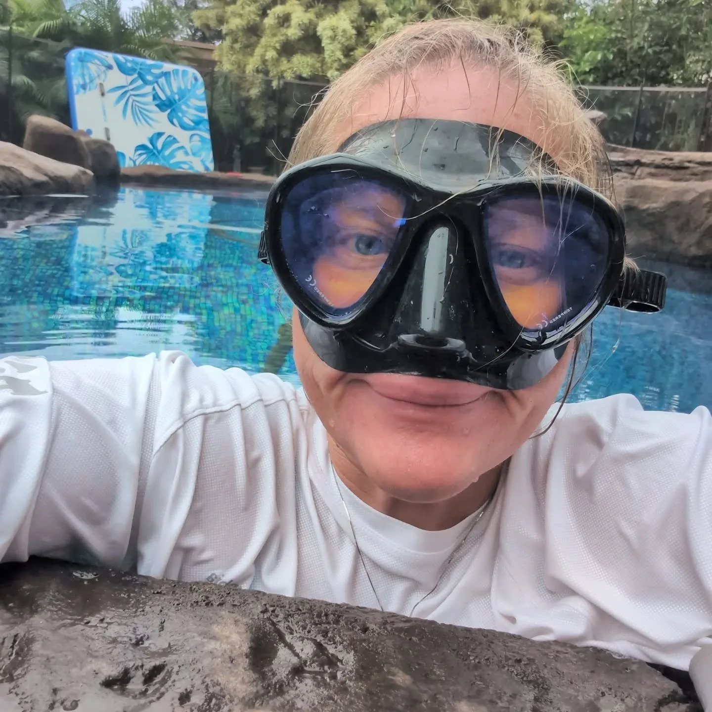 Underwater tile and plaster repairs? Yes, we do those 🥽🐟

#makapolūbuilders #swimmingpoolshawaii #nativehawaiianwomanowned #poolrepair #justkeepswimming🐠