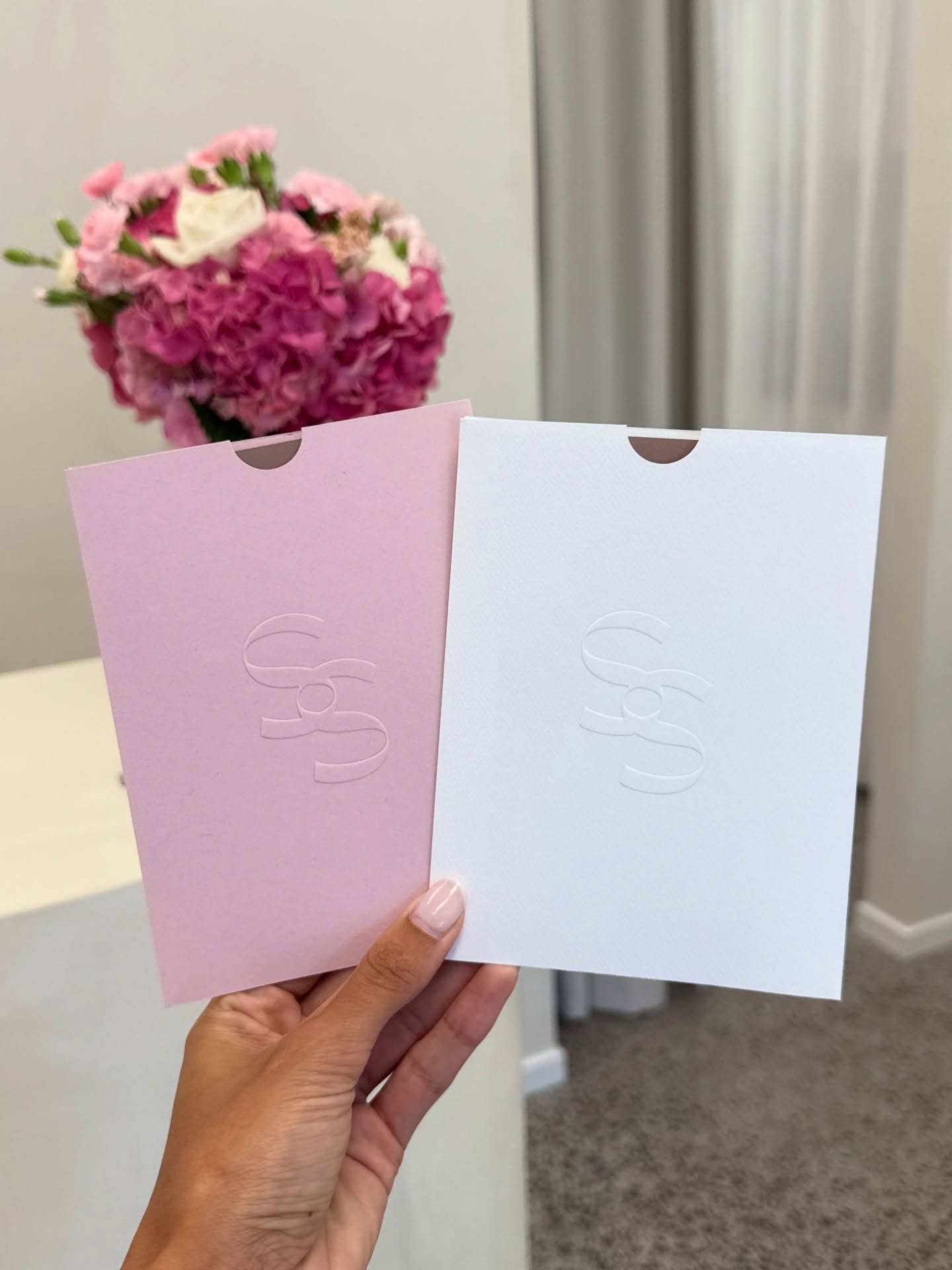 The Soft Suite gift cards are in their luxe sleeves patiently waiting to be gifted. Available in-clinic now or online via our website 🤍