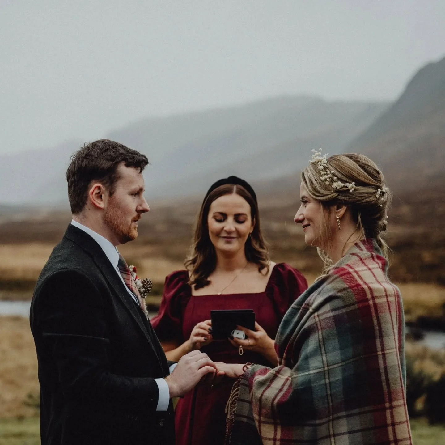 H O O K E D &bull; O N &bull; A &bull; F E E L I N G 

It's been a wee while since I've done a grid post...
And what a wedding to come back with. Anouk &amp; James&rsquo; wedding day. One of those ones that will stay with me. 

These two haven&rsquo;