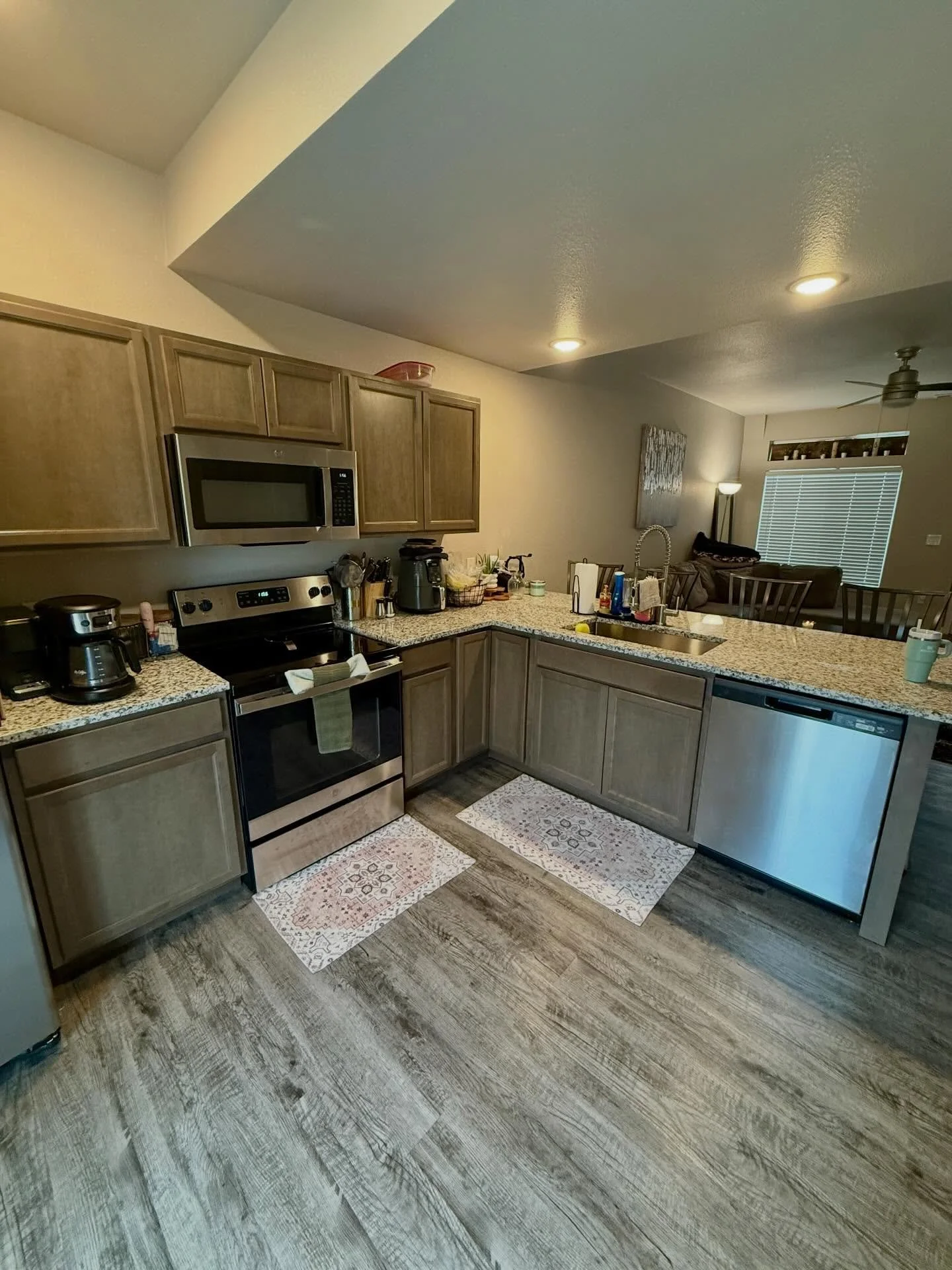 Some cleanting highlights from this week ft. my own house that needed some love and a cute picture of me 😅💕 

#ColoradoSprings #HouseCleaning #commercialcleaning #smallbusiness