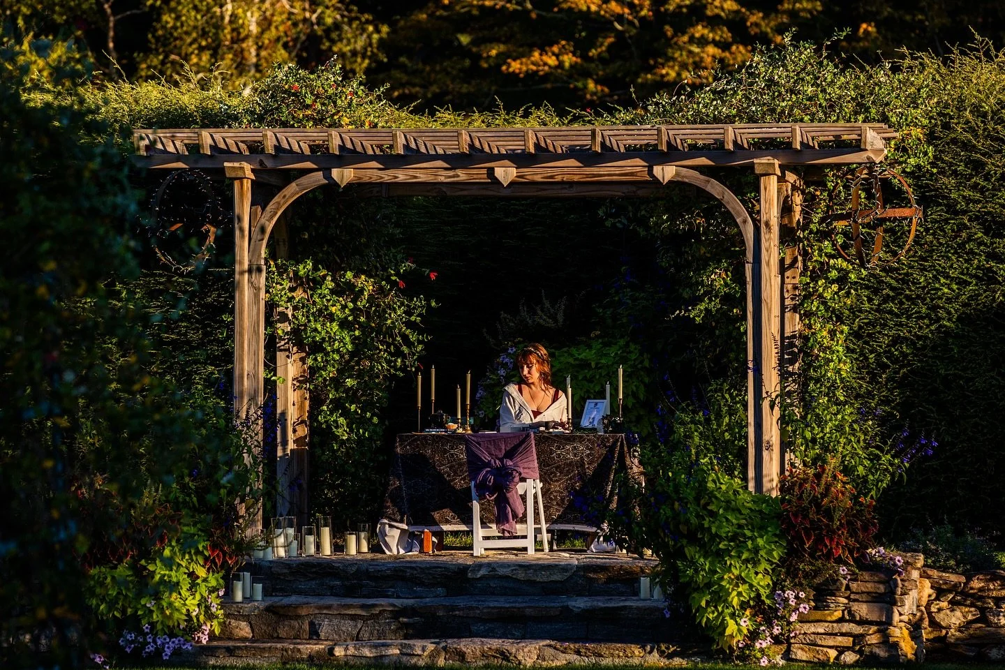 Special thanks to @tarotbyjuliette for reading the evening of the Velvet Jest Fantasy Ball! The @salemherbfarm&rsquo;s sunken garden was the perfect spot for a secluded nook. 

Photos emailed ticket holders shortly!

Event by: @KaitrinAcuna 
Venue: @