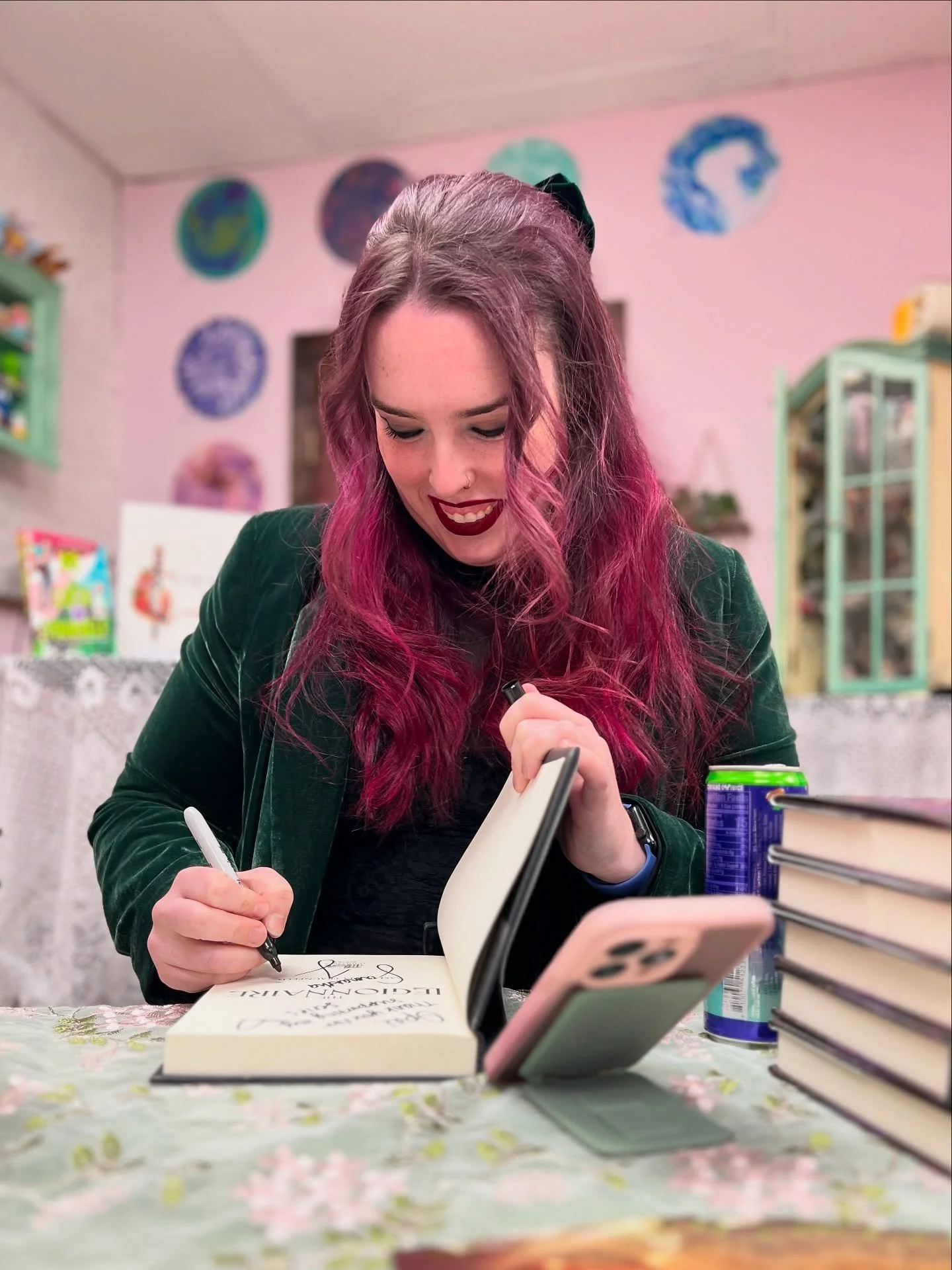 Congrats on the final book of the trilogy @sam.traunfeld, and your @theenchantedviolet signing! Soo happy to have met you this year amongst the whimsy.