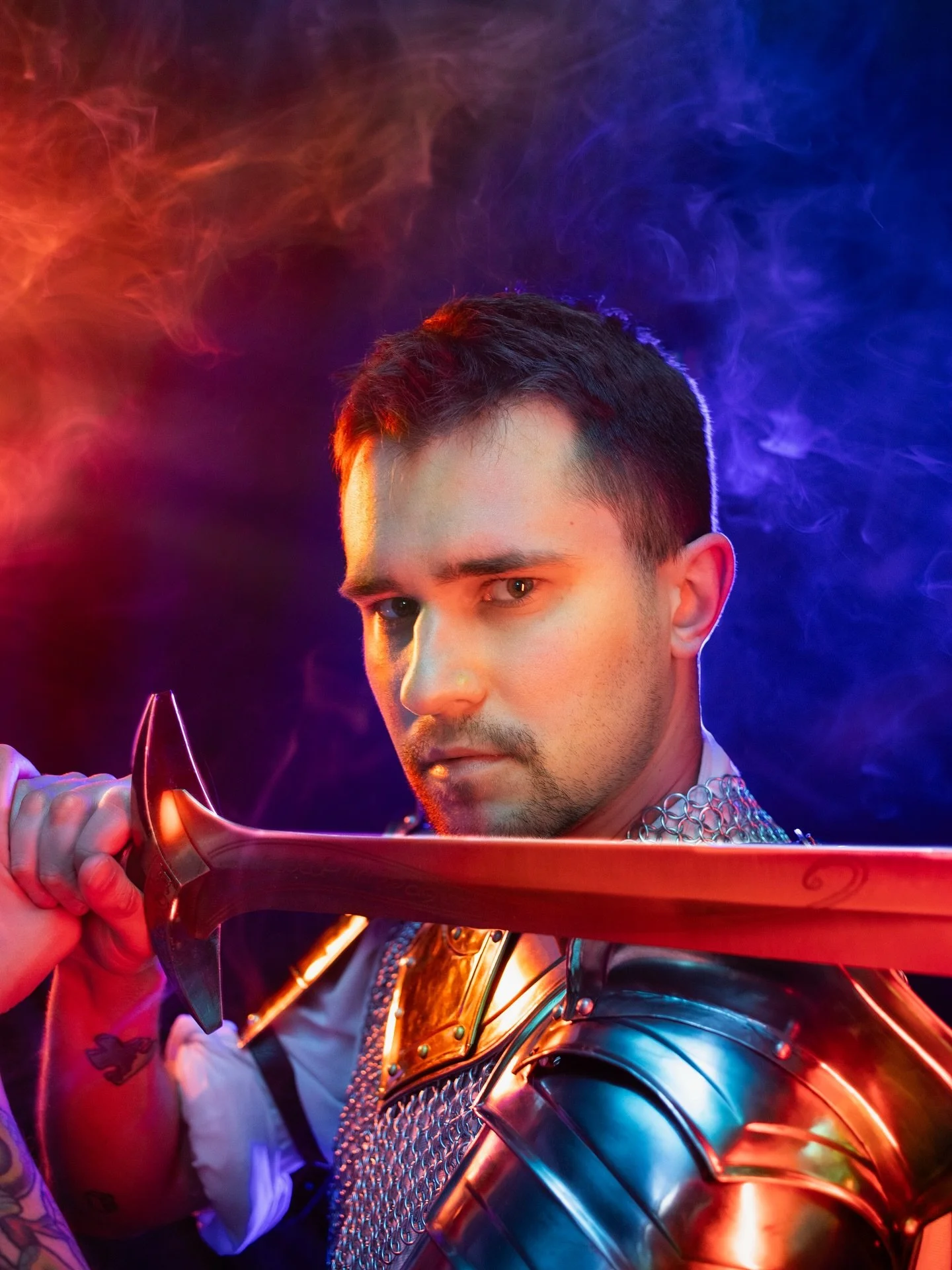 Give a bard a sword&hellip;

I shot @masonmediaphotography in the armor with the full light set up. I&rsquo;ve been dying to do some proper reflecty magic with the shoulder pauldrons. Obsessed. True facts: I have full height light stands literally on