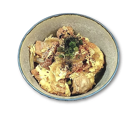 Bowl of oyakodon with chicken, egg, onions, and green onions