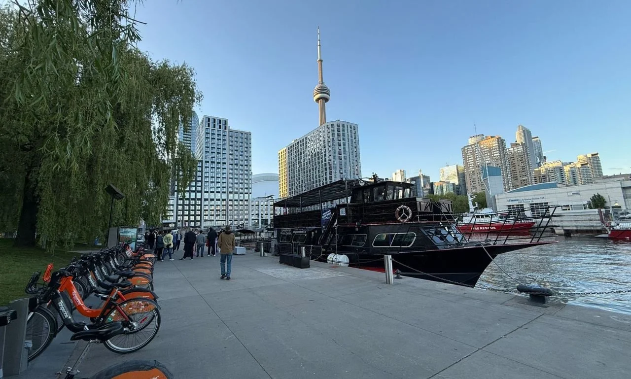 Toronto Breeze yacht