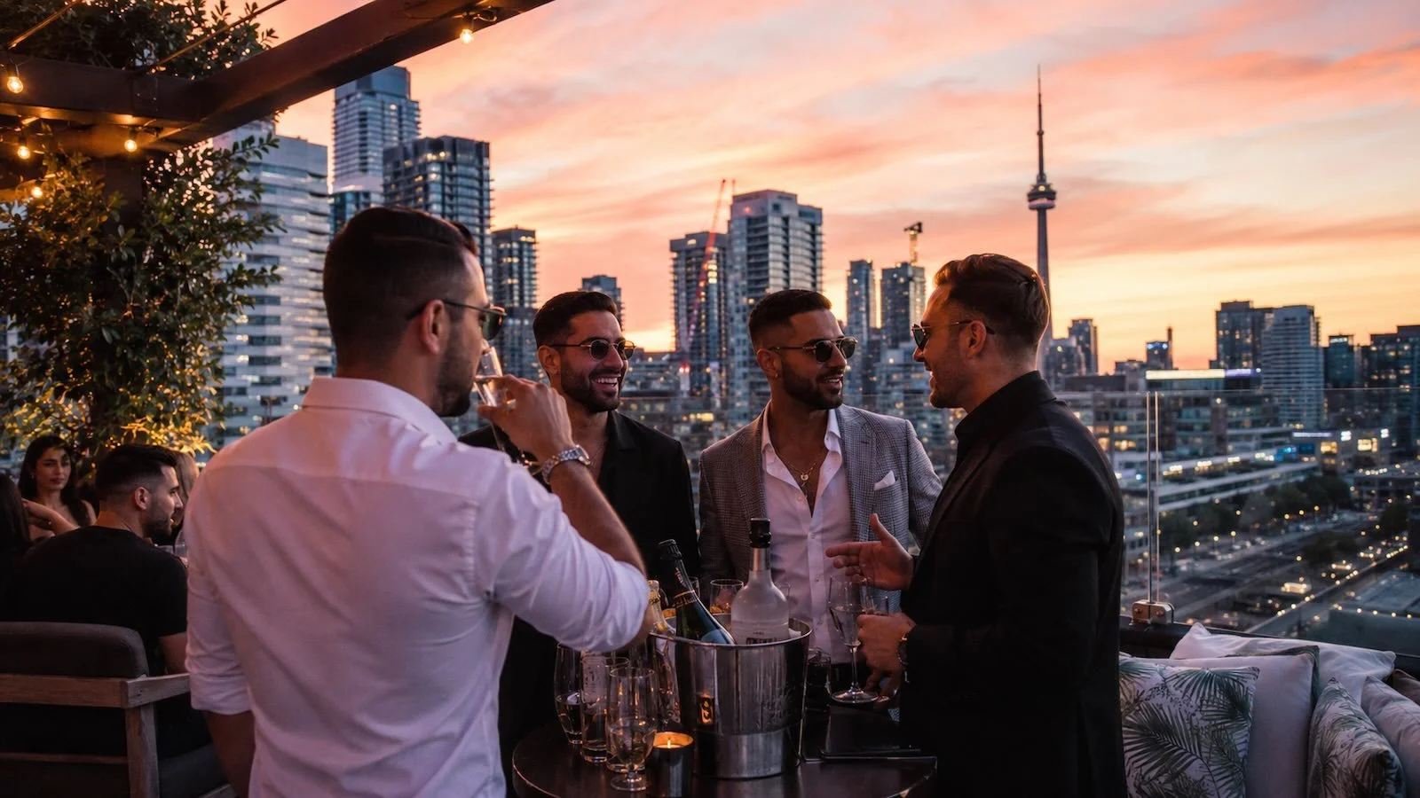 Best 5 Rooftop Patios in Toronto for Pre-Drinks