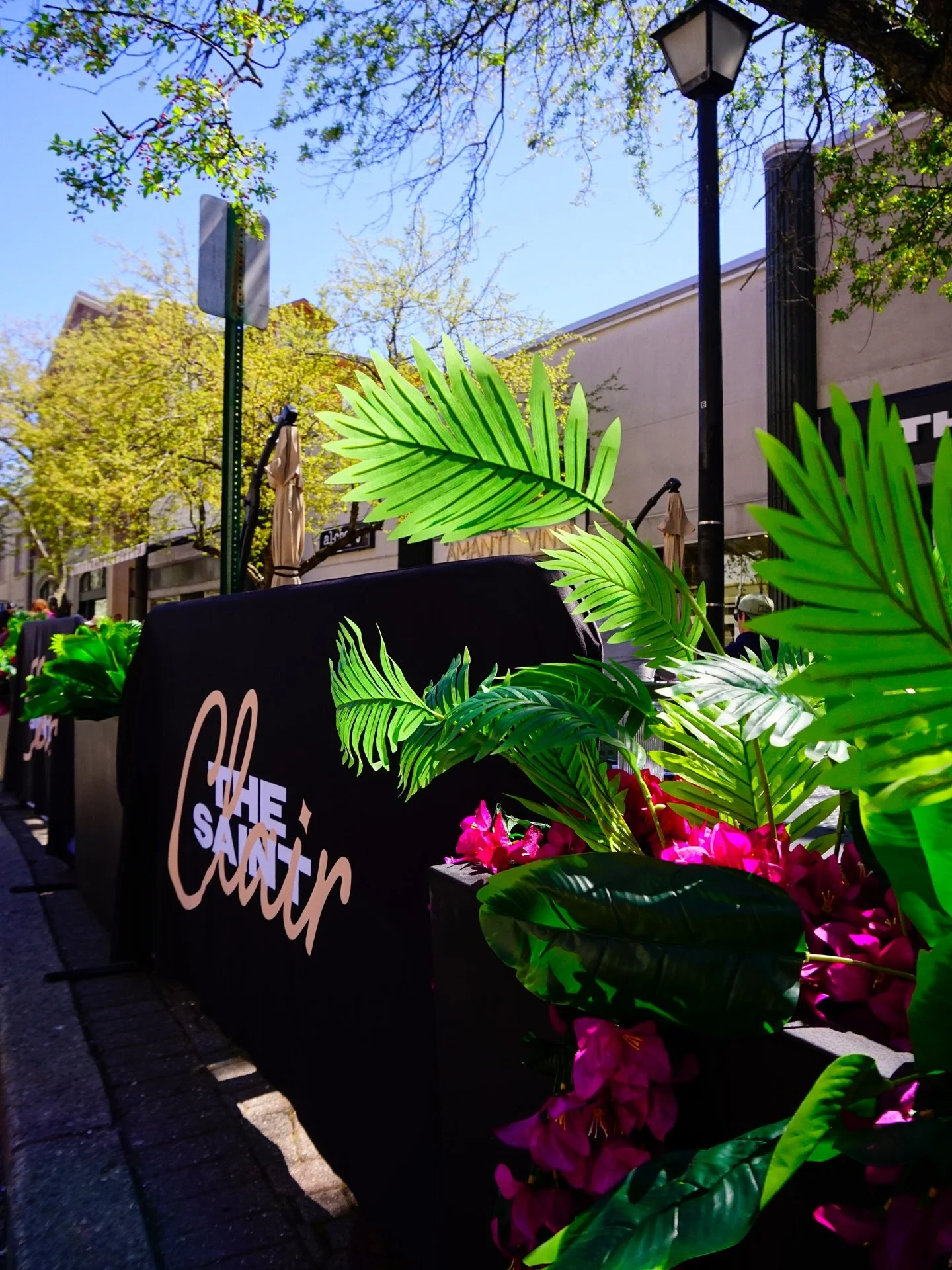 This is your sign to hit up the patio today before the April showers this week!

we are loving our new and improved set up, it&rsquo;s time you enjoy it too🌺☀️

#patioseason #patiobrunch #patiolunch #montclaireats #montclairpatio
