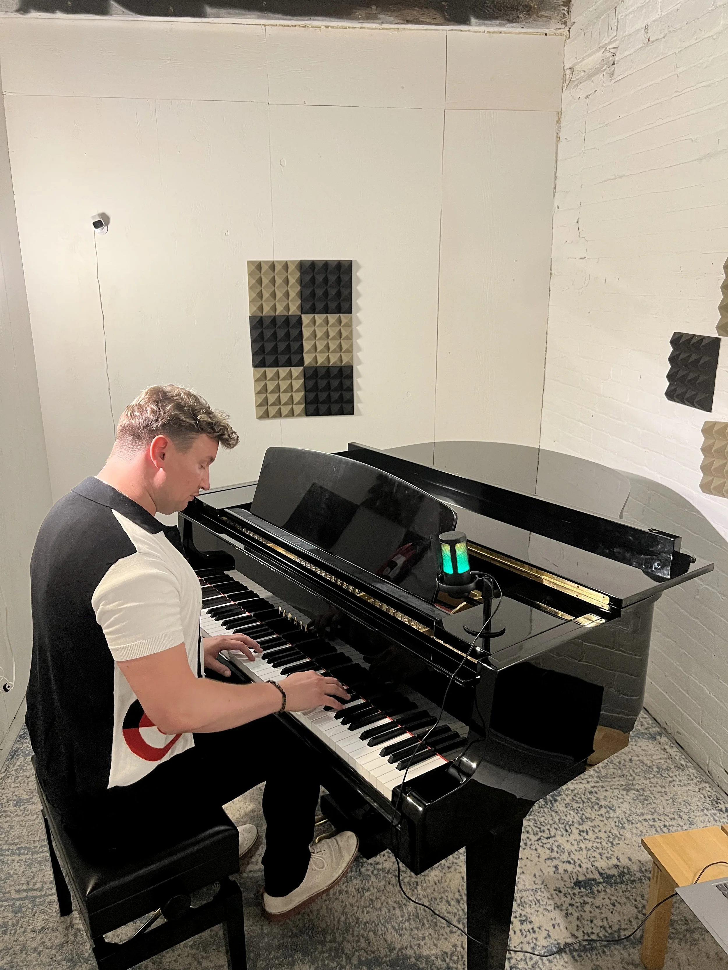 Standing Out as a Musician in Today’s Online Landscape – Lessons From Marketing