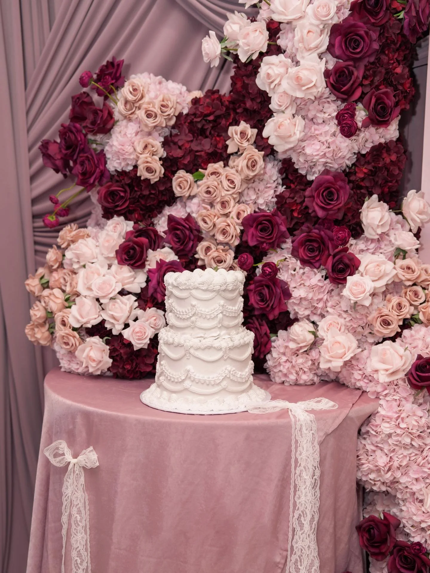 Kasem &amp; Tala&rsquo;s Toulbe 🎀

When @ideasignstudios asked for mauve draping, we searched high and low but couldn&rsquo;t find the exact shade. So we sourced premium fabric in the perfect tone and created the drapes ourselves. The outcome couldn