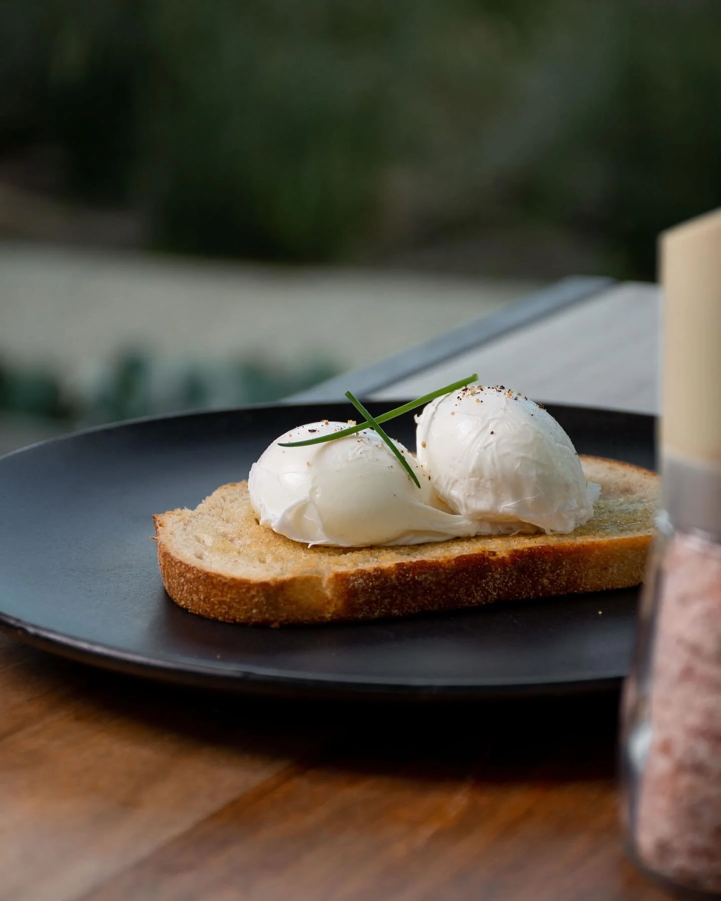 Customise your plate like a brunch-loving architect:
Start with eggs + toast, stack on the extras, bacon, salmon, hash browns, spinach, tomato, you name it.
Simple. Satisfying. So very Onda.

Weekends from 8am to 2pm. Bring your appetite and maybe a 