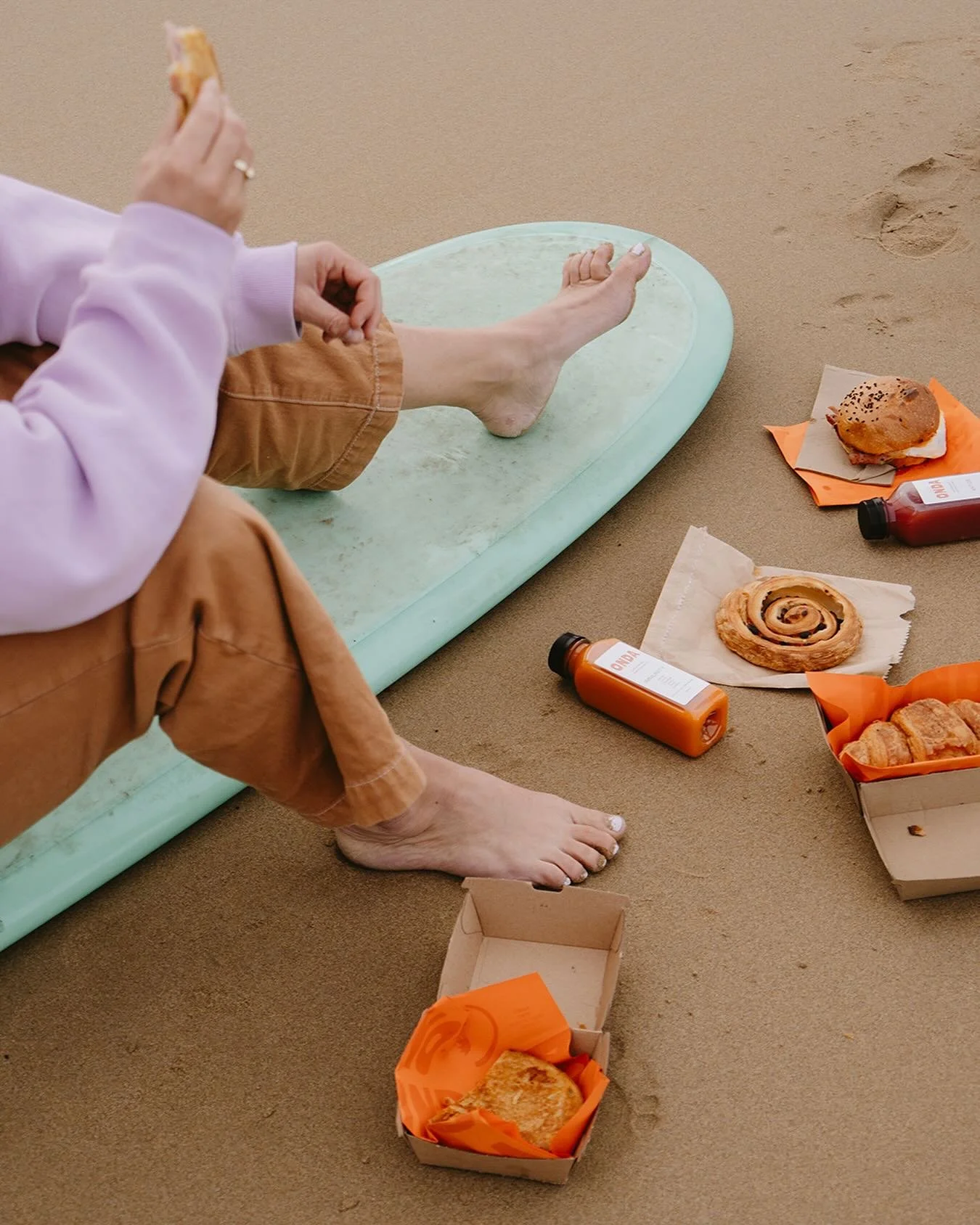 Slow mornings, coastal breeze, good coffee in hand.
That&rsquo;s the Onda way.
Whether you&rsquo;re coming off the surf, walking the pup, or just craving a cinnamon bun and a moment of peace &mdash; we&rsquo;re here.

#OndaCafe #AireysInlet #GreatOce