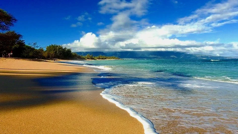 North Shore Maui view showing Paia and Spreckelsville coastline with beaches, cottages, and ocean