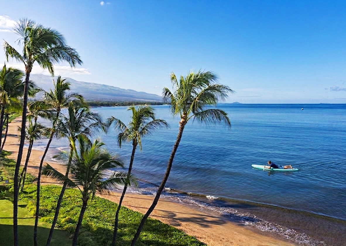Scenic beach in Kihei, Maui, perfect for snowbirds enjoying coastal walks and relaxed winter living.