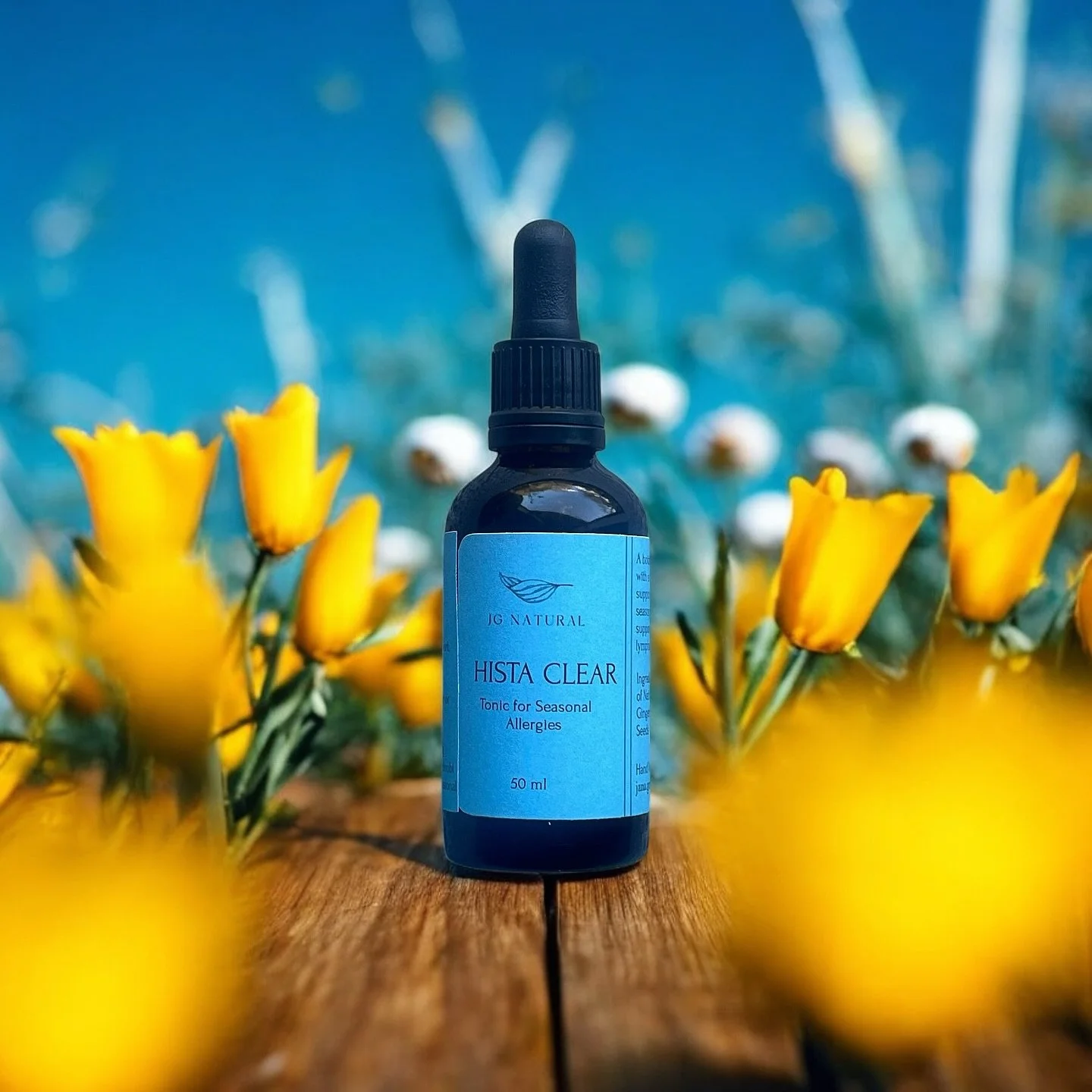 Allergy season is in full bloom&hellip; but that doesn&rsquo;t mean you have to suffer through it. 🤧🌼
Our Herbal Allergy Relief Tonic is thoughtfully crafted to help ease sneezing, soothe inflammation, and support your immune system&mdash;naturally