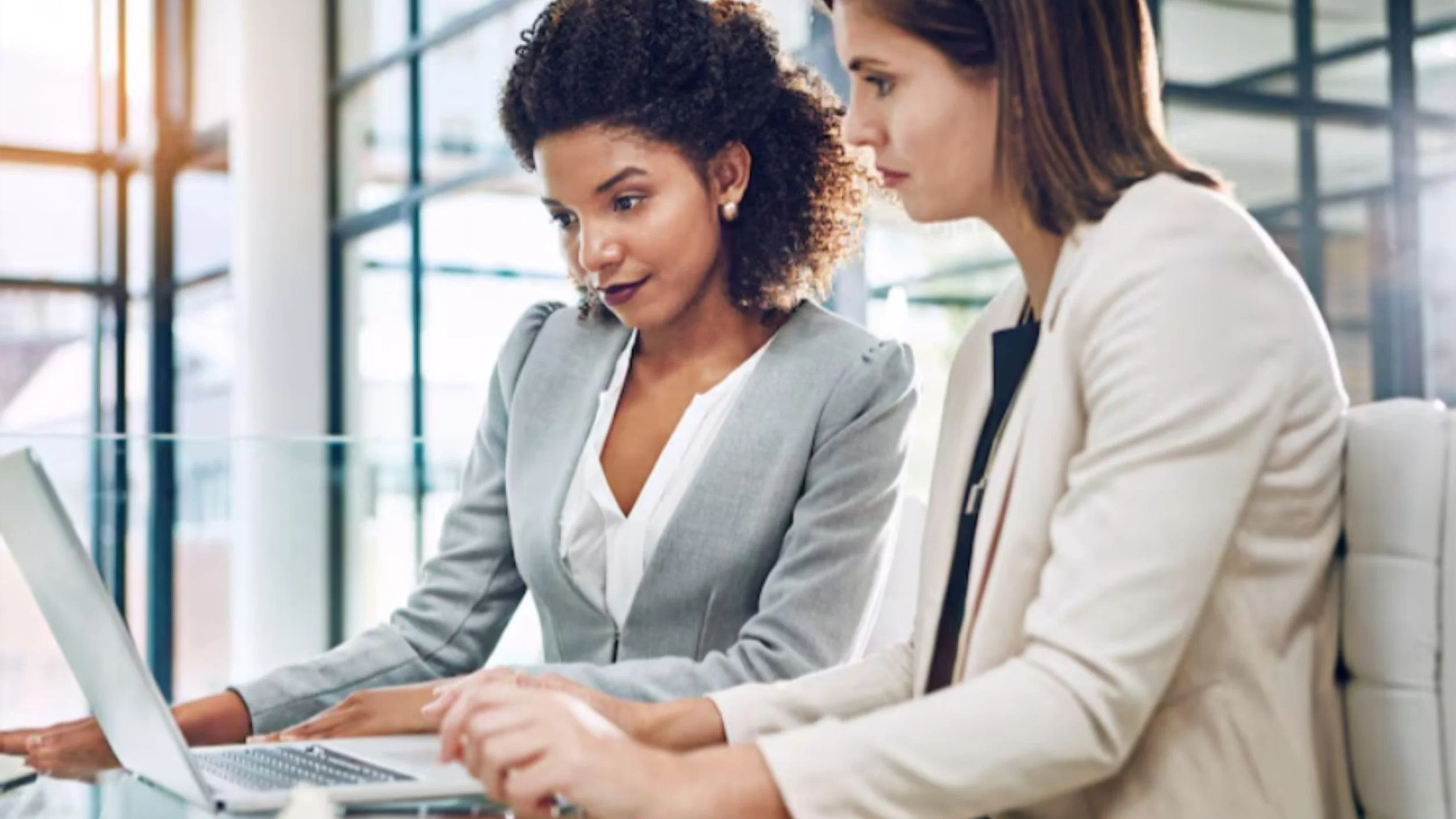 When Should a Startup Hire a Consultant? Key Signals for Growth