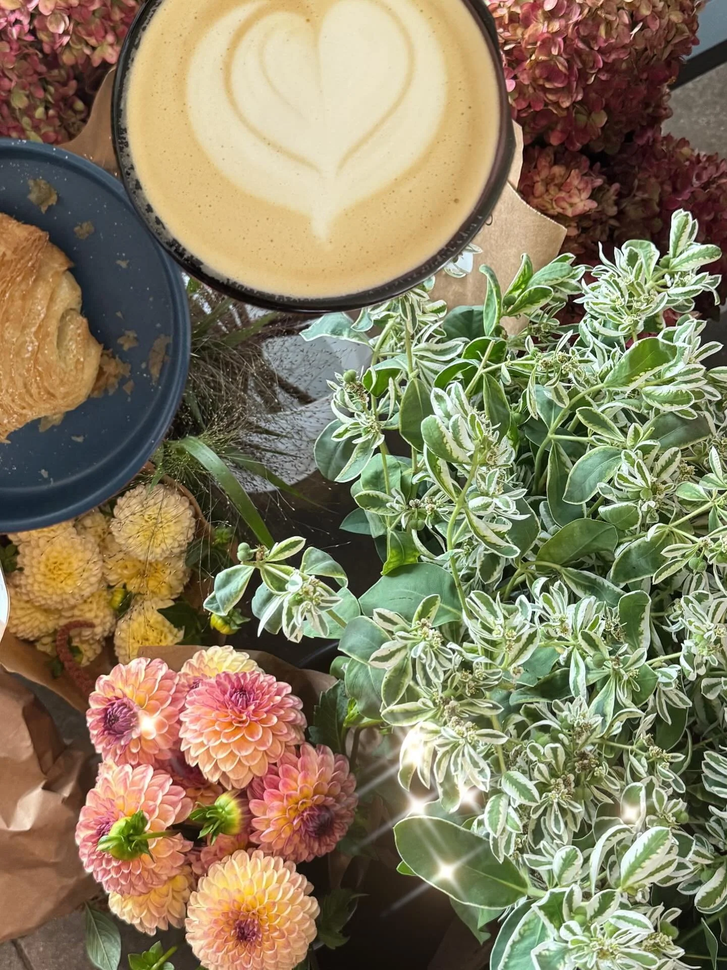 fall flowers &amp; a fall coffeeee &gt;&gt;&gt;&gt; !!! This could be you this Saturday at @second.cafe 🎃🫶🏼✨

limited bouquets will be available for your fall flower fix. DM if you want to preorder 💐