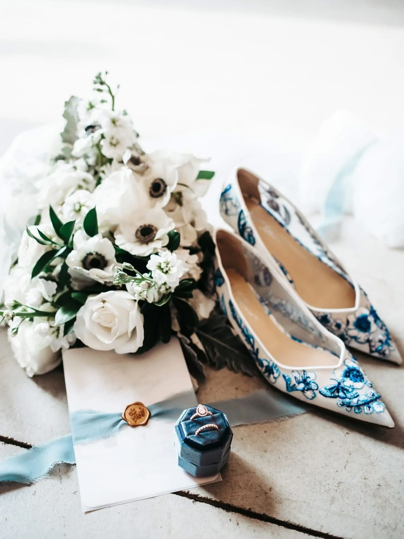 The sweetest fall florals for the sweetest couple. So honored to be apart of Zach &amp; Jo&rsquo;s special day. ✨🤍 

Photography: @dynamiteimagephotography 
Venue: @thebarnatspringroselane