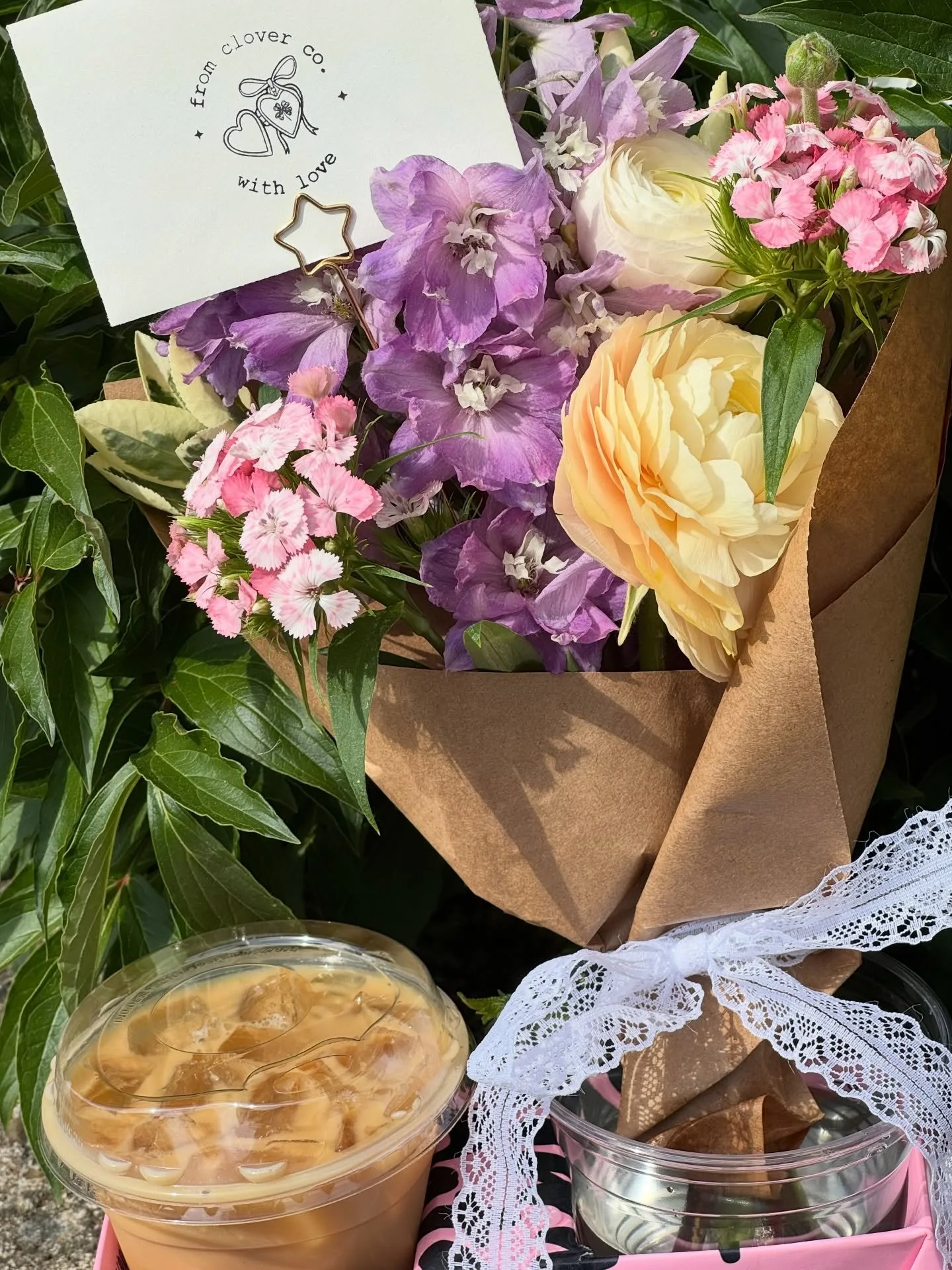 don&rsquo;t forget limited bouquets at @second.cafe this weekend for a Mother&rsquo;s Day &amp; drink combo!!! 
💐+☕️=a happy momma