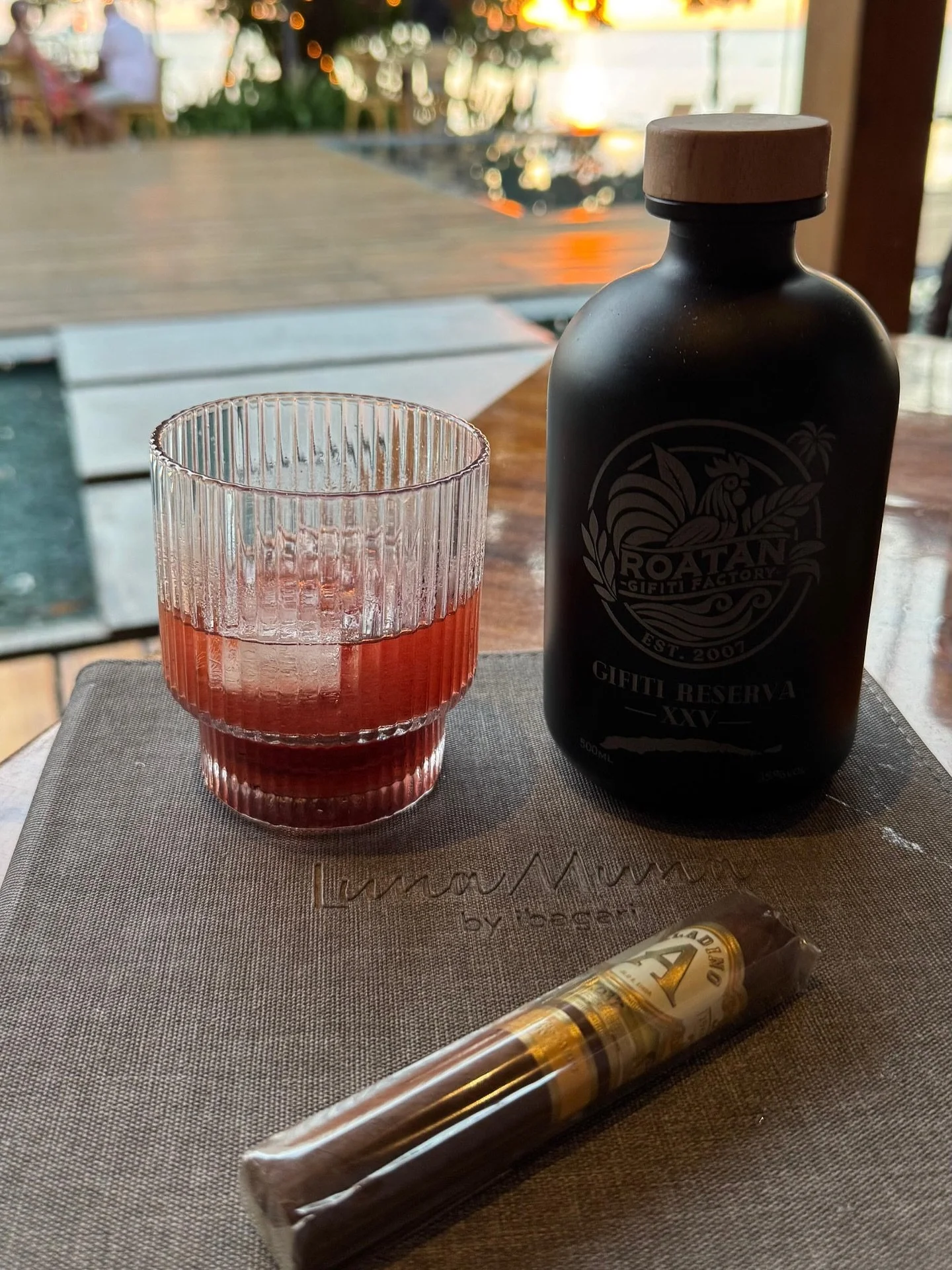 Weekend vibes🤌🏼
#roatan #roatanrum #drinkifyoudare #royalcaribbean #iconoftheseas #roatanisland #roatanhonduras #honduras #cigar #rum