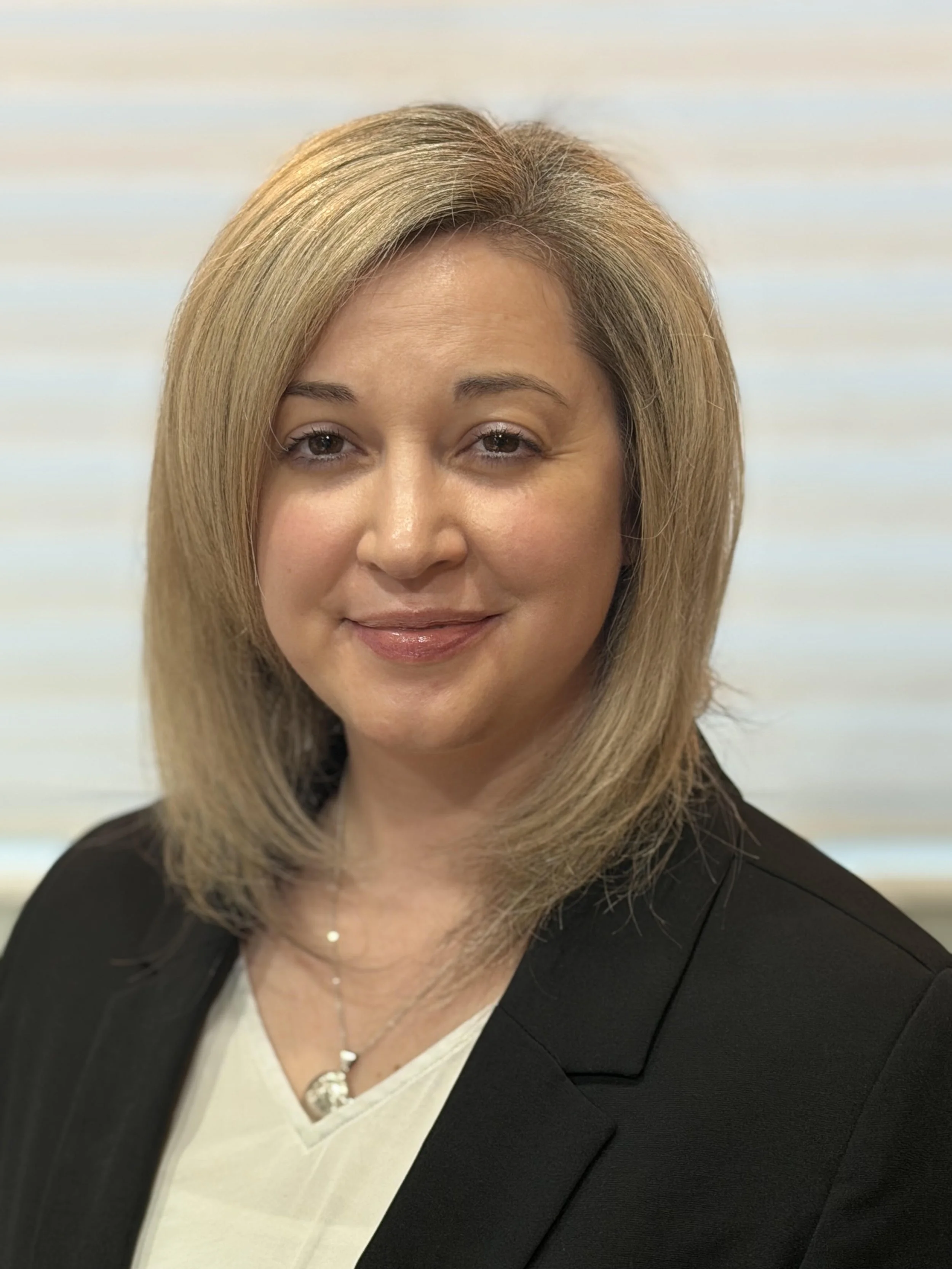 Michelle, therapist at First Response Therapy specializing in attachment and addiction counseling in Illinois