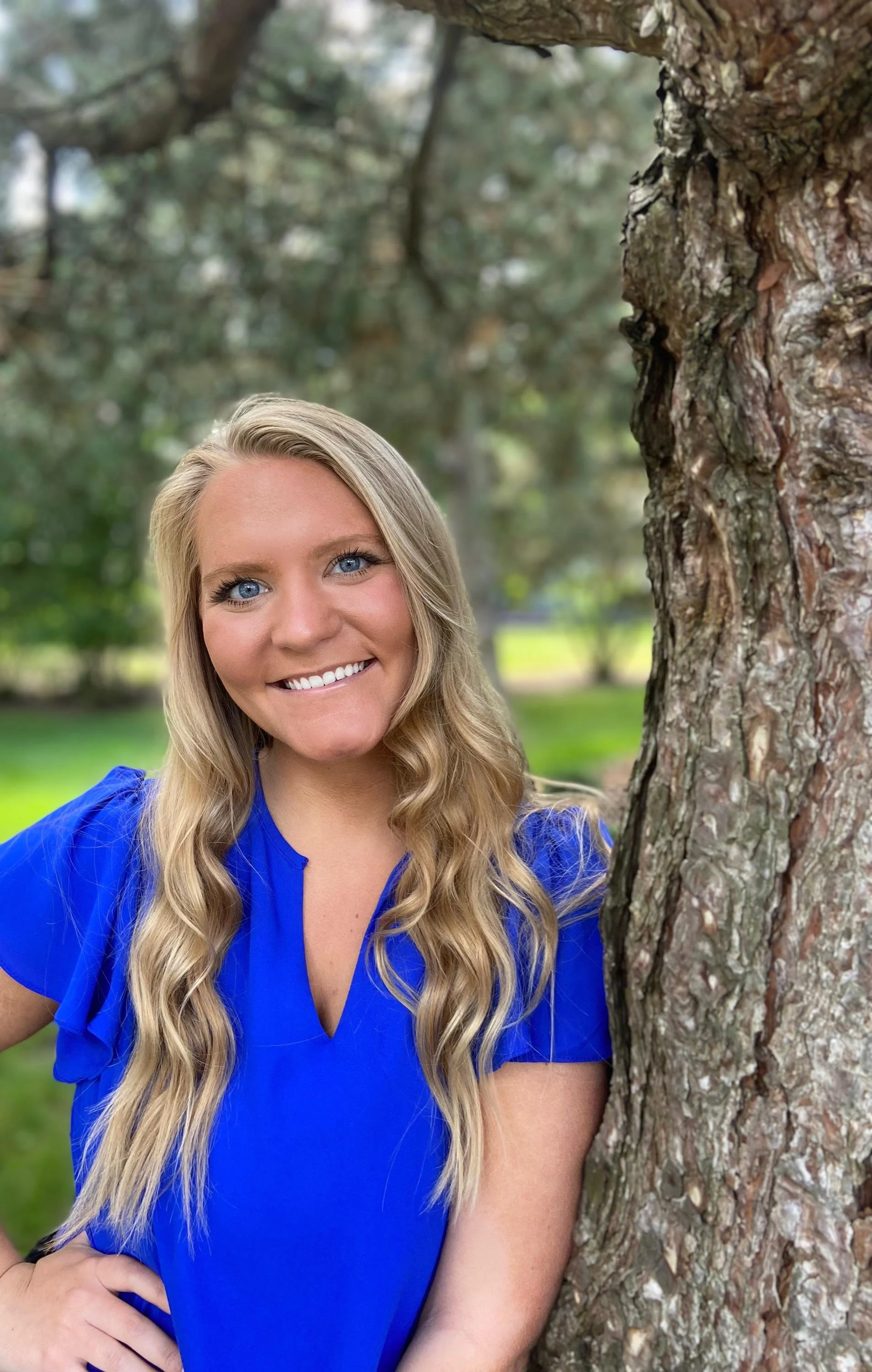 Caroline, therapist at First Response Therapy specializing in OCD and trauma counseling in Illinois